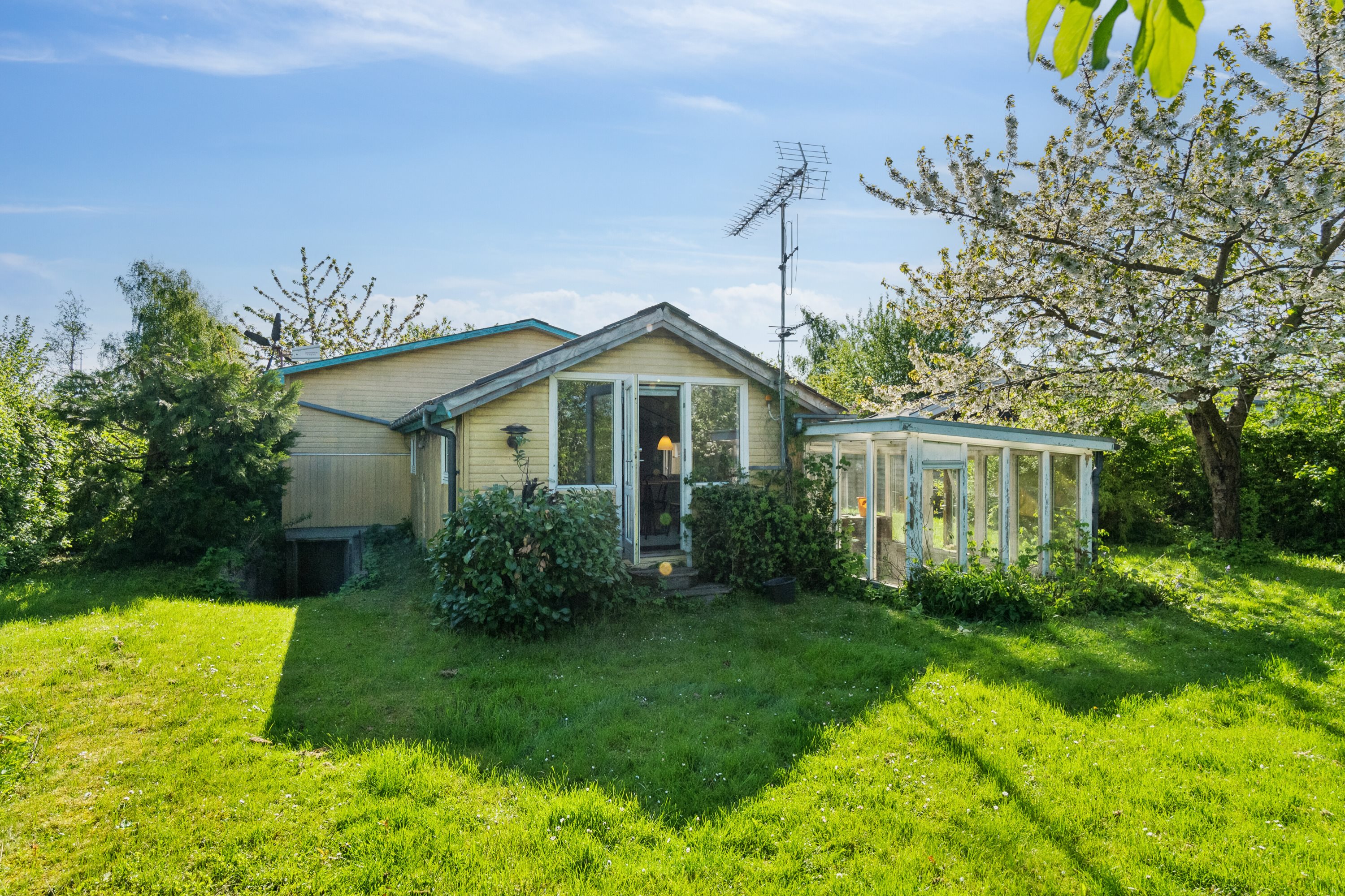 Fremhævet set fra haven billede i fuldskærmstilstand. Billede af Tagetesvej 12, 2610 Rødovre