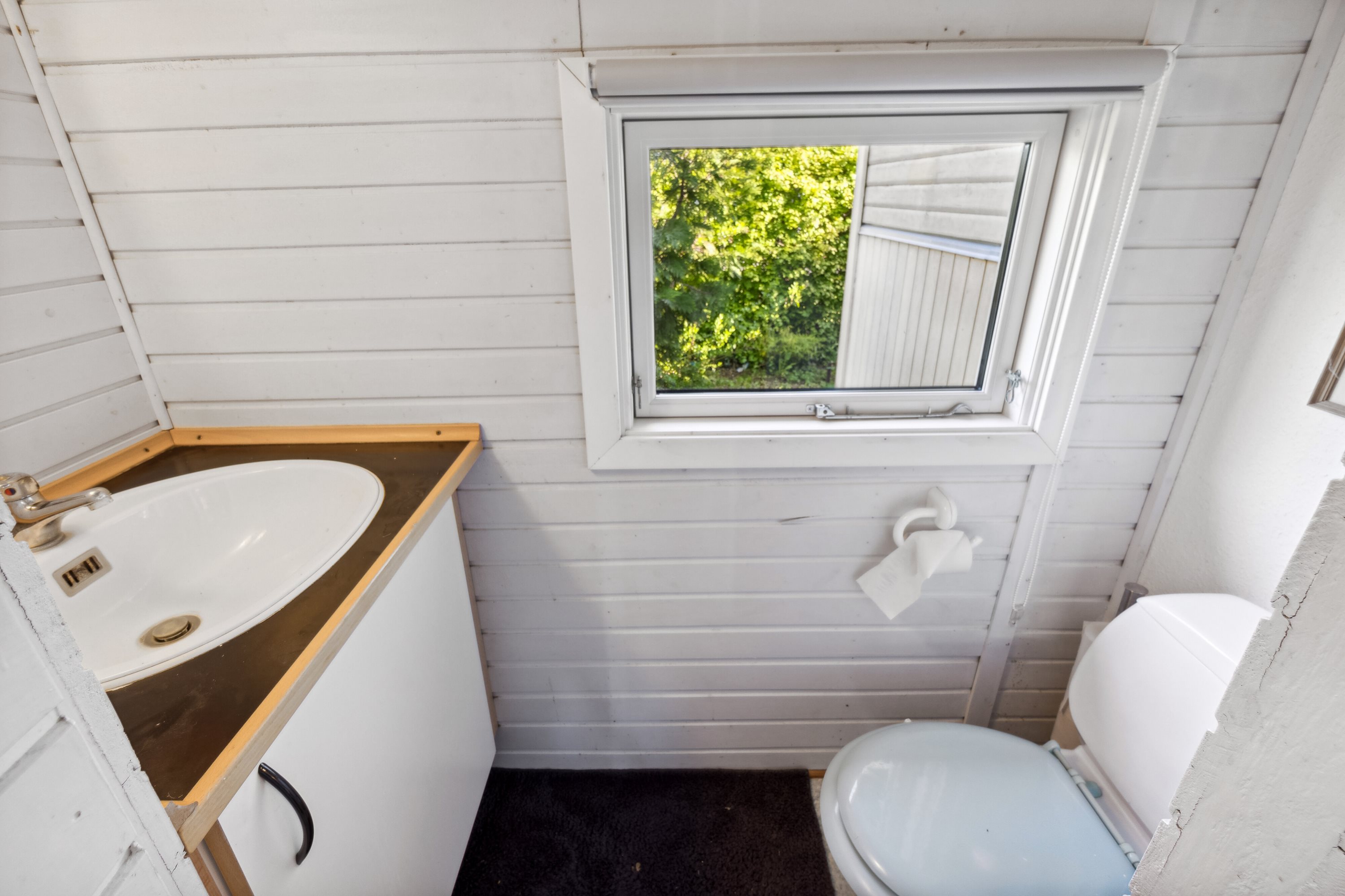 Fremhævet badeværelse billede i fuldskærmstilstand. Billede af Tagetesvej 12, 2610 Rødovre