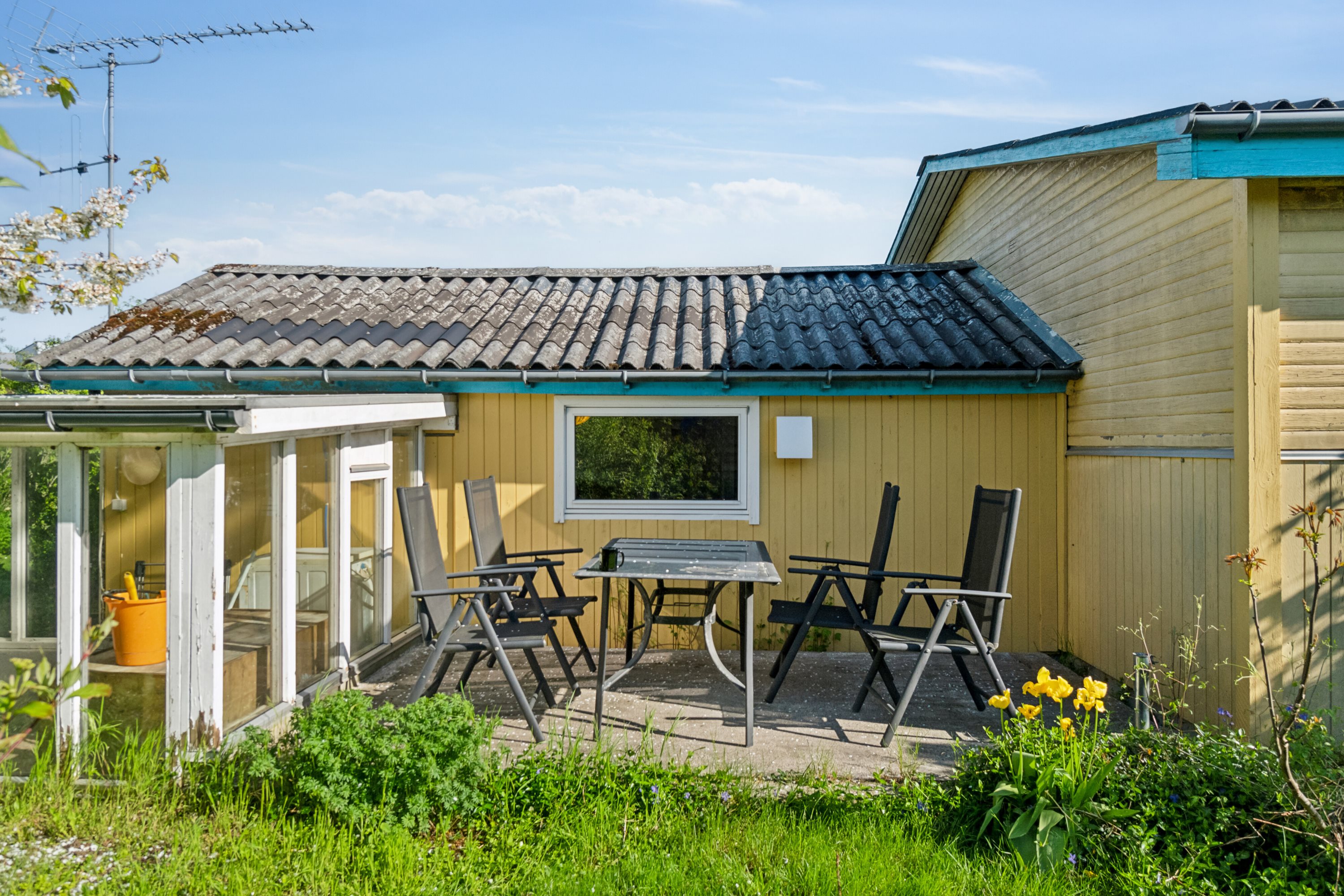 Fremhævet set fra haven billede i fuldskærmstilstand. Billede af Tagetesvej 12, 2610 Rødovre