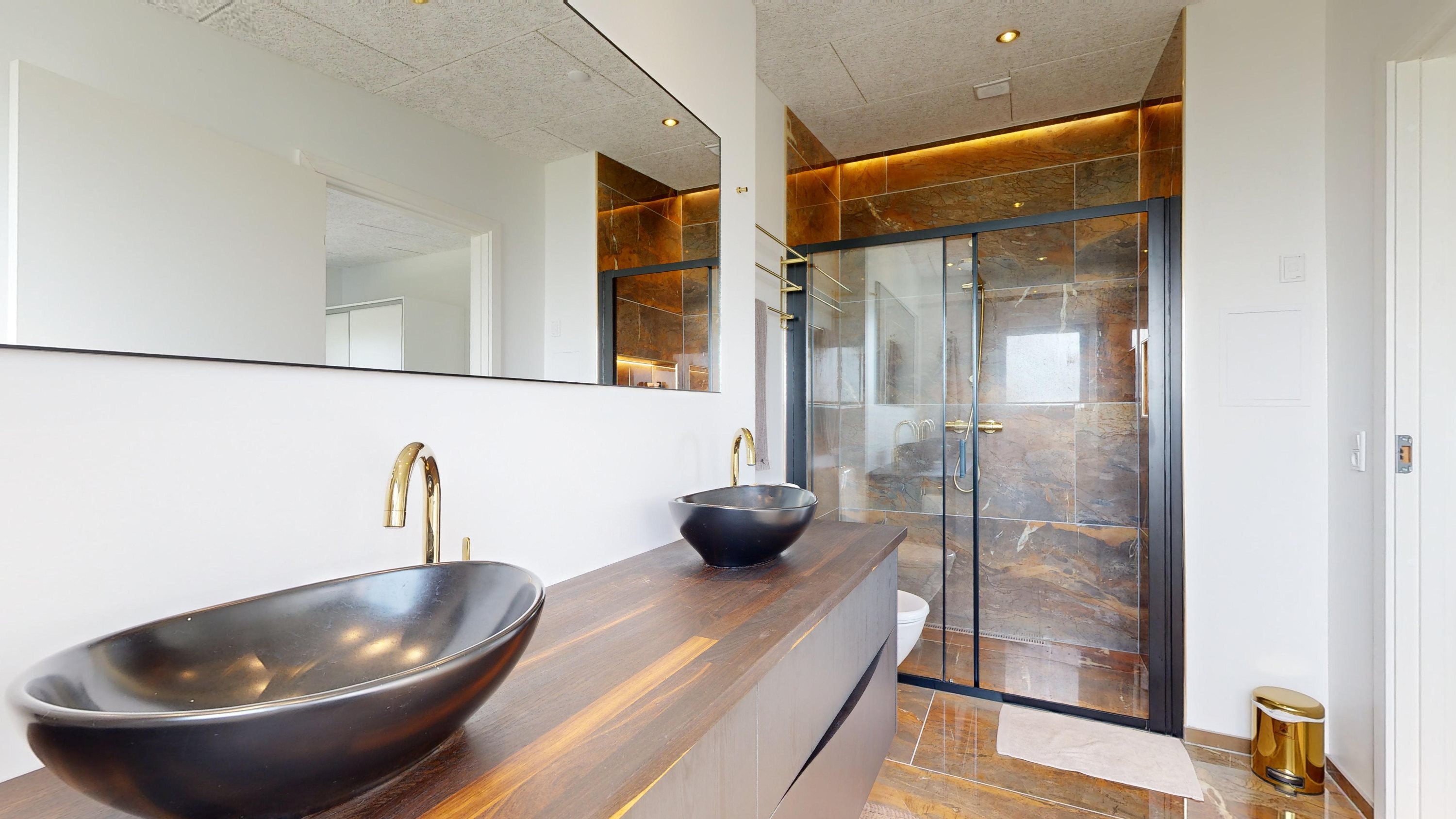 Fremhævet badeværelse billede i fuldskærmstilstand. Billede af Isfuglebakken 3, Hjarbæk, 8831 Løgstrup