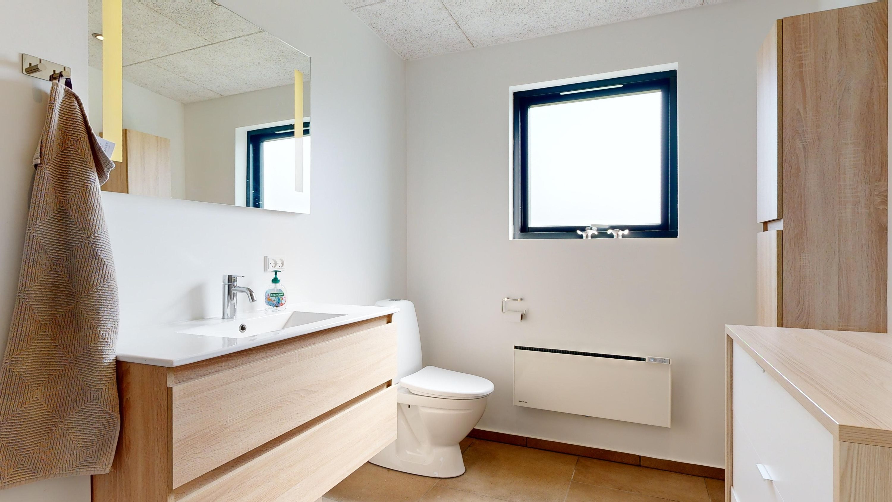 Fremhævet badeværelse billede i fuldskærmstilstand. Billede af Isfuglebakken 3, Hjarbæk, 8831 Løgstrup