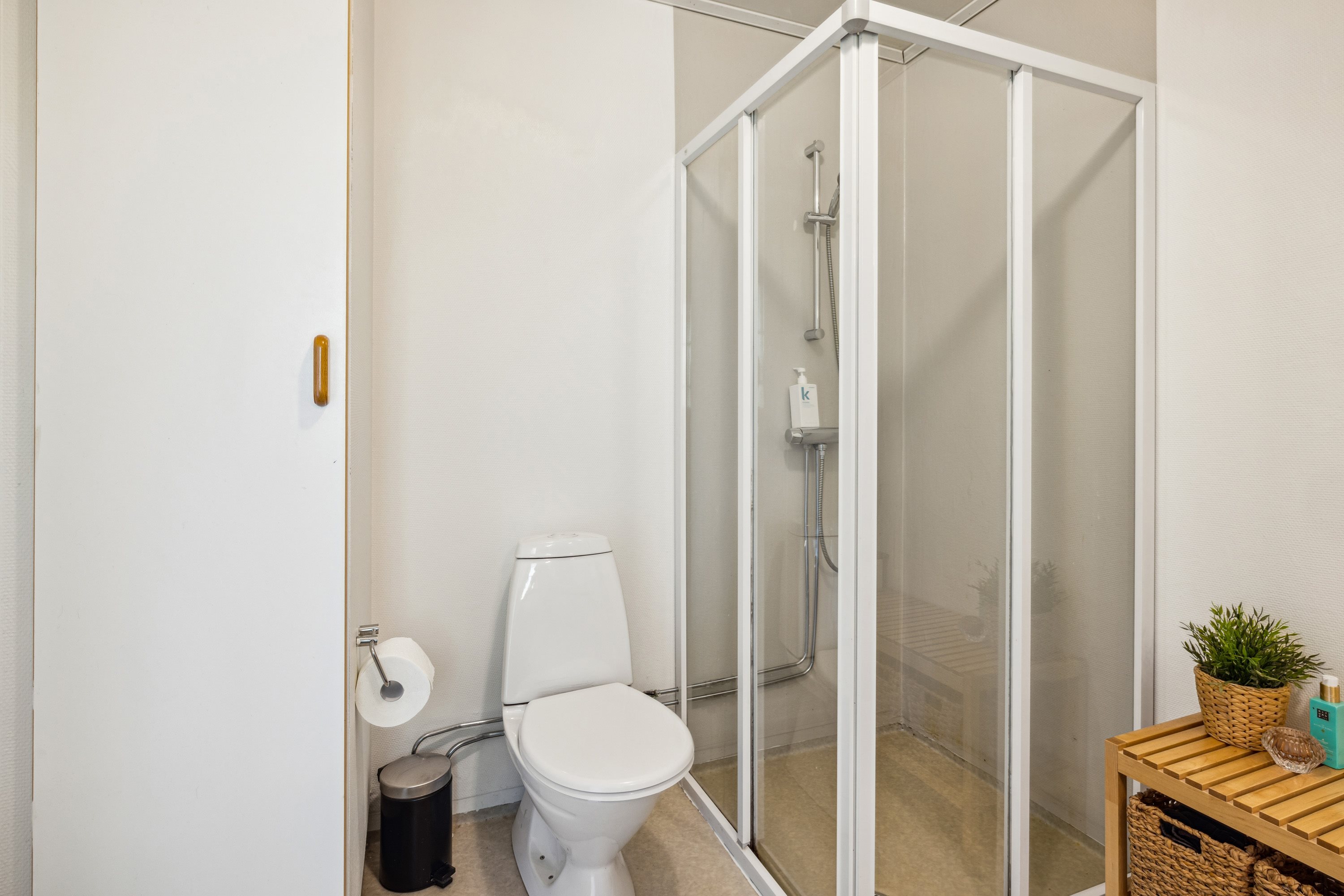 Fremhævet badeværelse billede i fuldskærmstilstand. Billede af Kløvervangen 18, Lime, 8544 Mørke