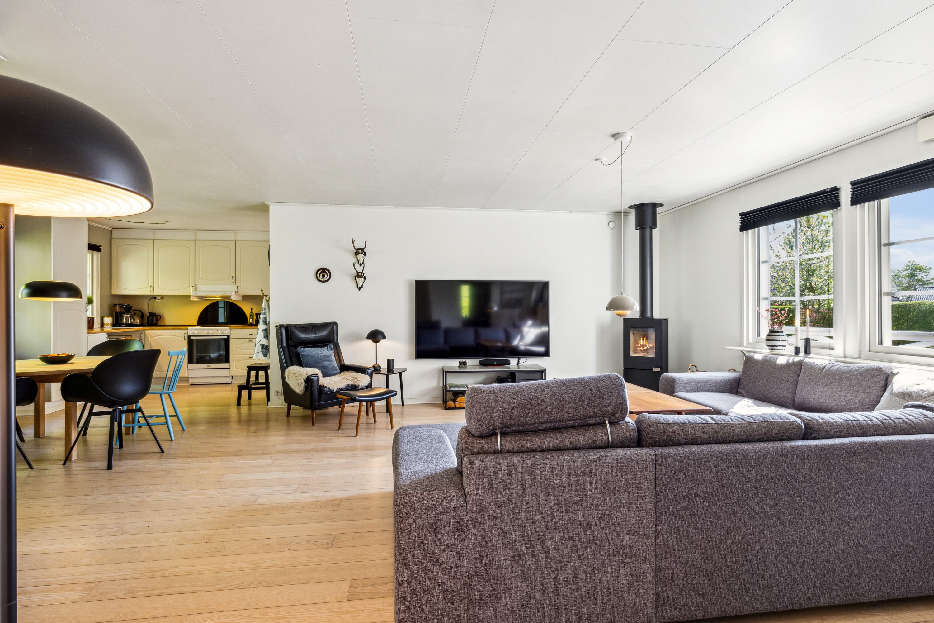 Fremhævet stue billede i fuldskærmstilstand. Billede af Kløvervangen 18, Lime, 8544 Mørke