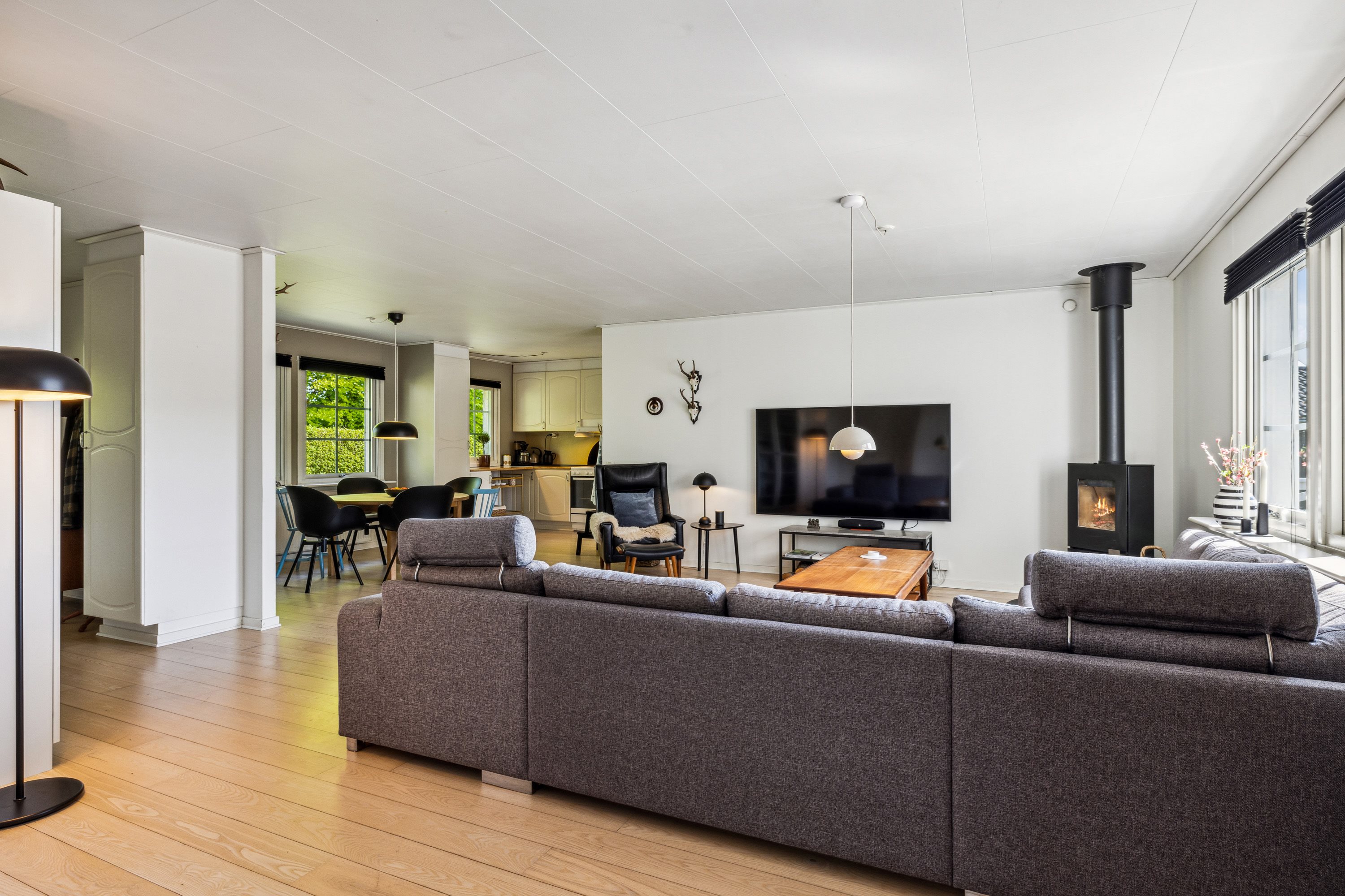 Fremhævet stue billede i fuldskærmstilstand. Billede af Kløvervangen 18, Lime, 8544 Mørke