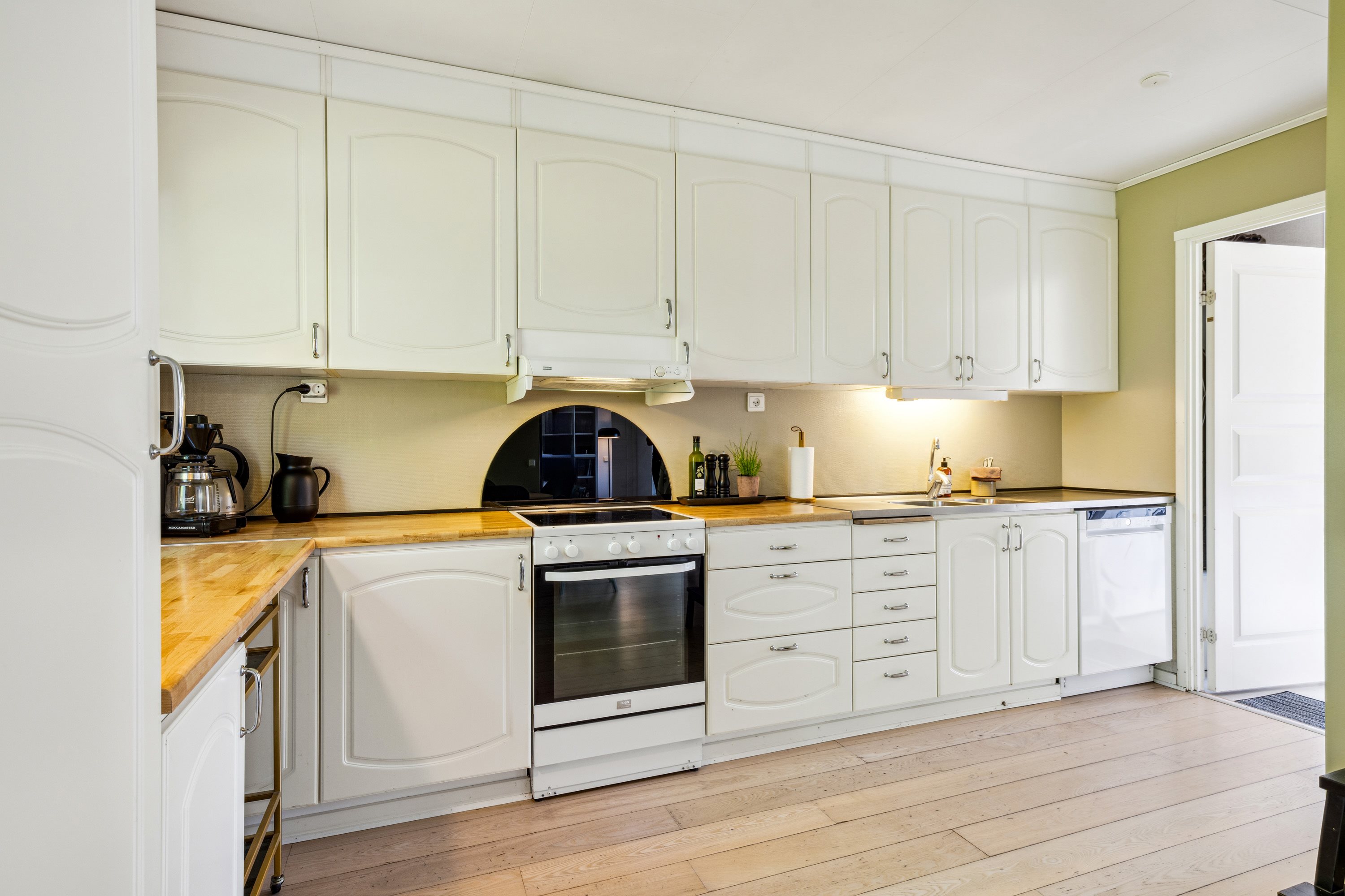 Fremhævet køkken billede i fuldskærmstilstand. Billede af Kløvervangen 18, Lime, 8544 Mørke
