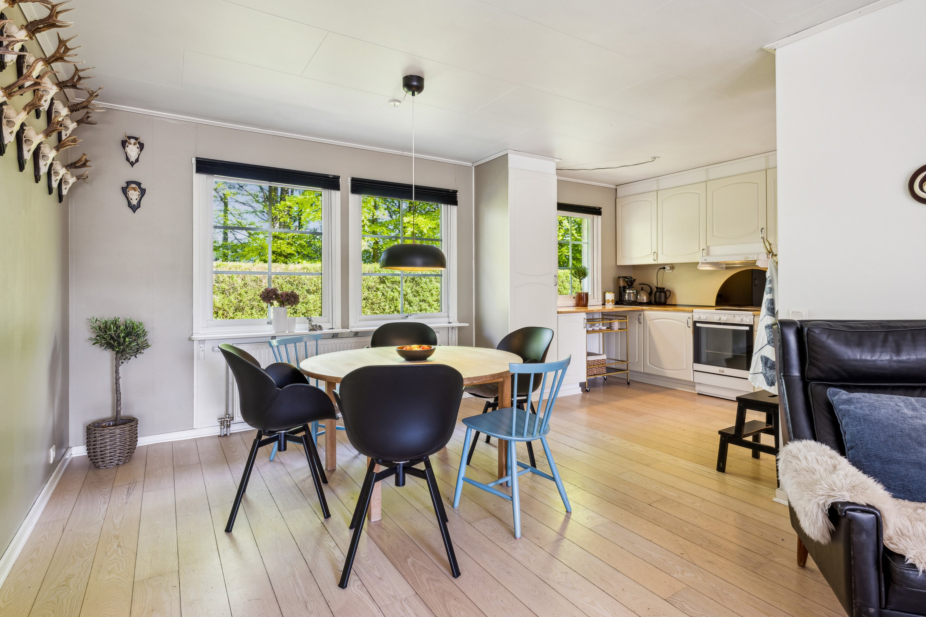 Fremhævet spisestue billede i fuldskærmstilstand. Billede af Kløvervangen 18, Lime, 8544 Mørke