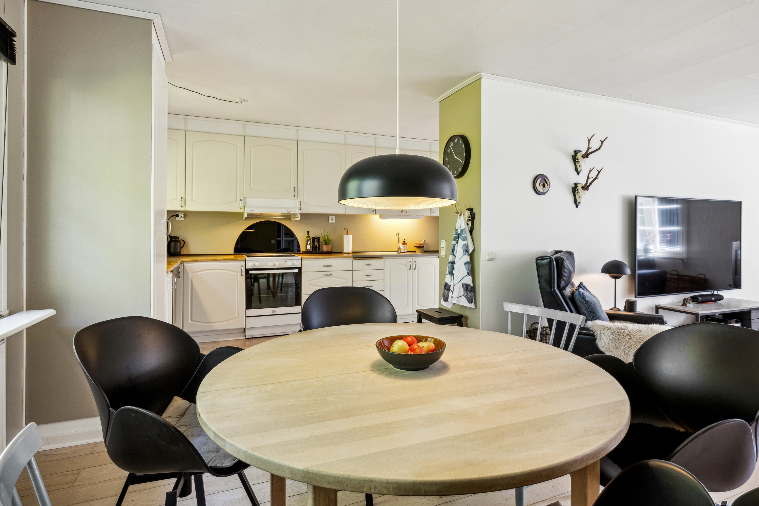 Fremhævet køkken billede i fuldskærmstilstand. Billede af Kløvervangen 18, Lime, 8544 Mørke