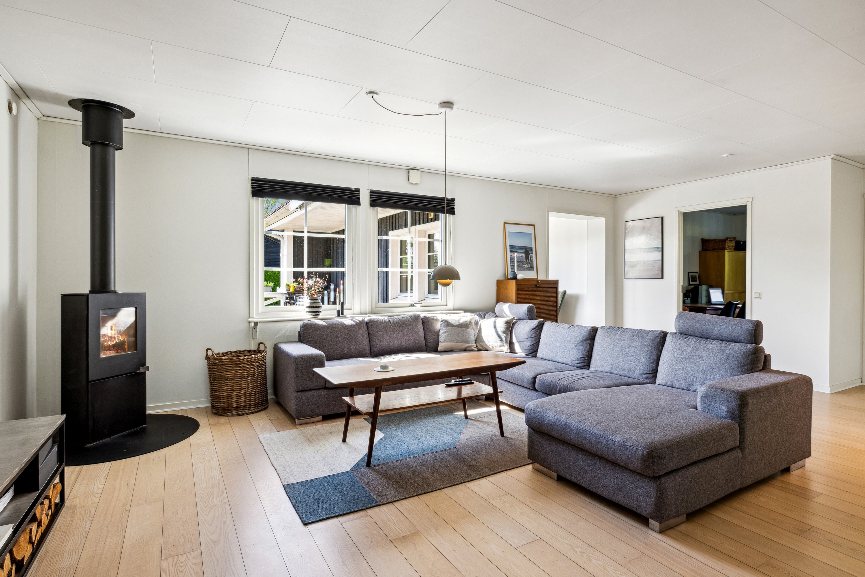 Fremhævet stue billede i fuldskærmstilstand. Billede af Kløvervangen 18, Lime, 8544 Mørke