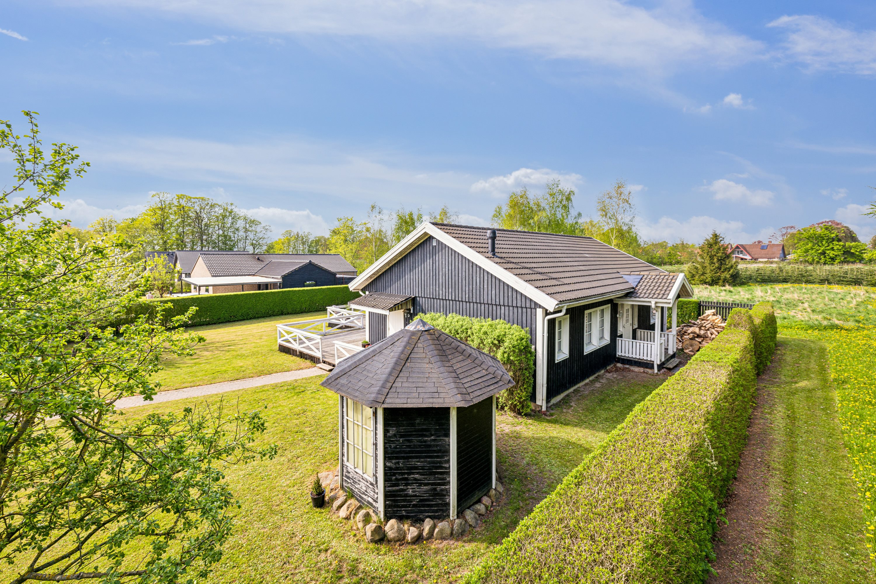 Fremhævet have billede i fuldskærmstilstand. Billede af Kløvervangen 18, Lime, 8544 Mørke