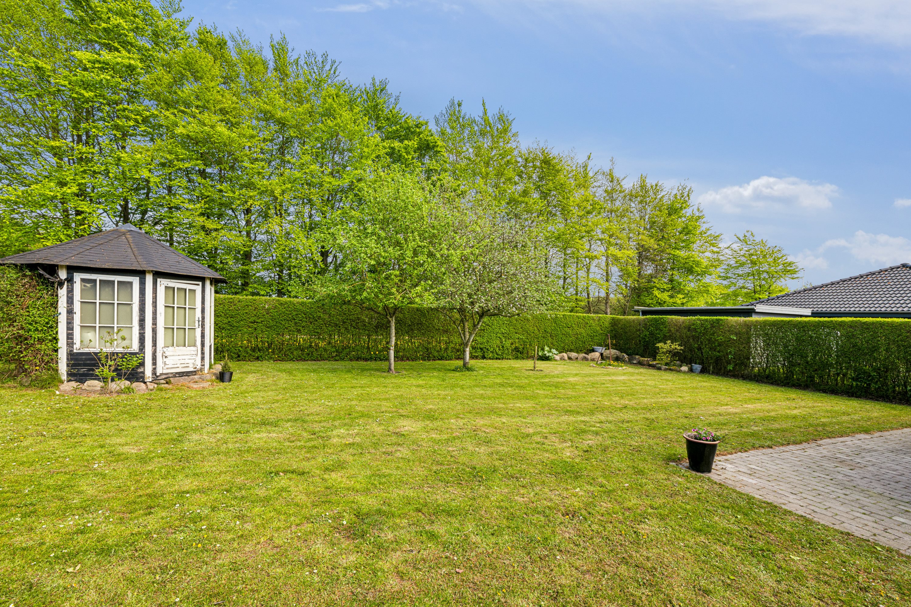Fremhævet have billede i fuldskærmstilstand. Billede af Kløvervangen 18, Lime, 8544 Mørke
