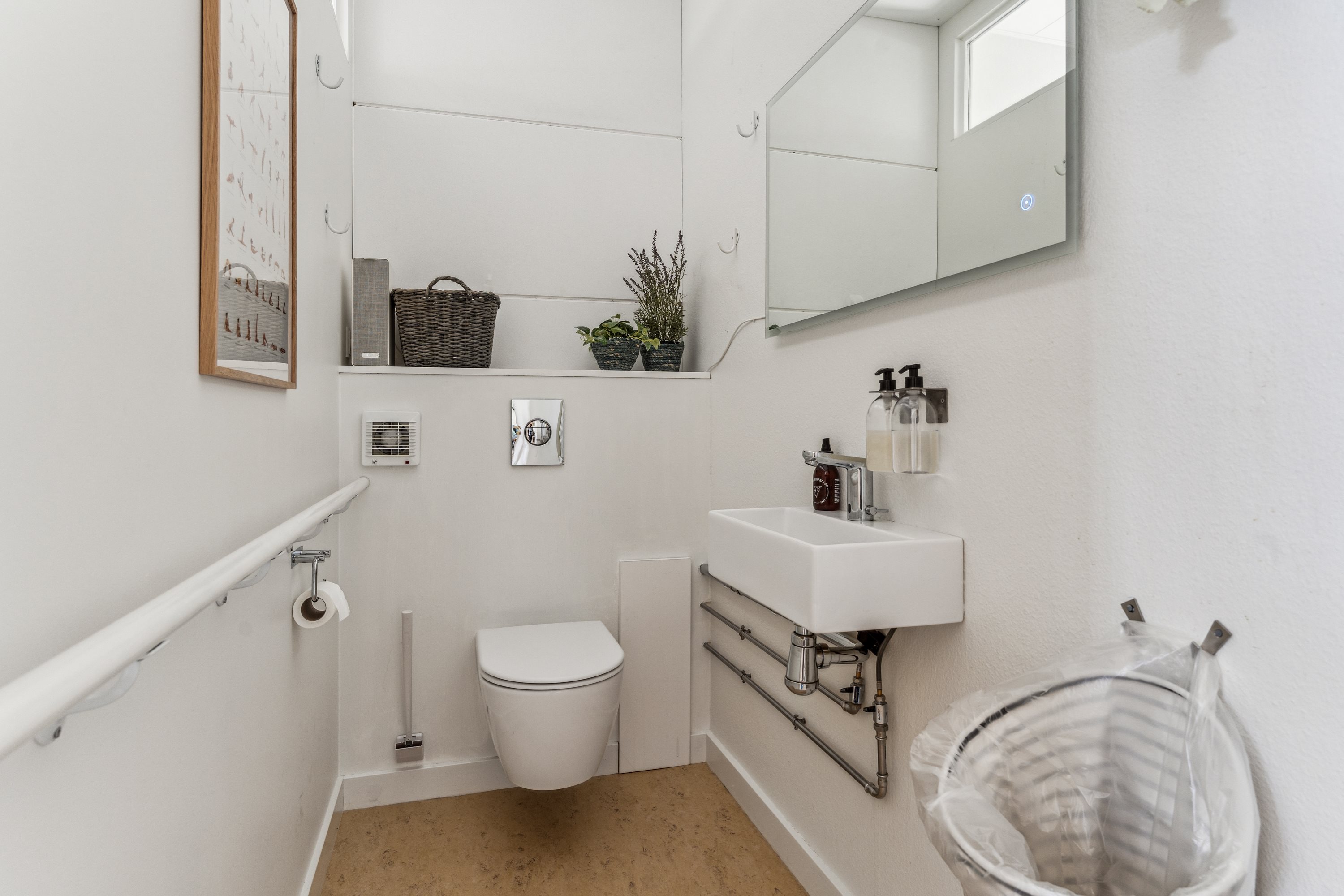 Fremhævet badeværelse billede i fuldskærmstilstand. Billede af Skovvejen 29, 8850 Bjerringbro