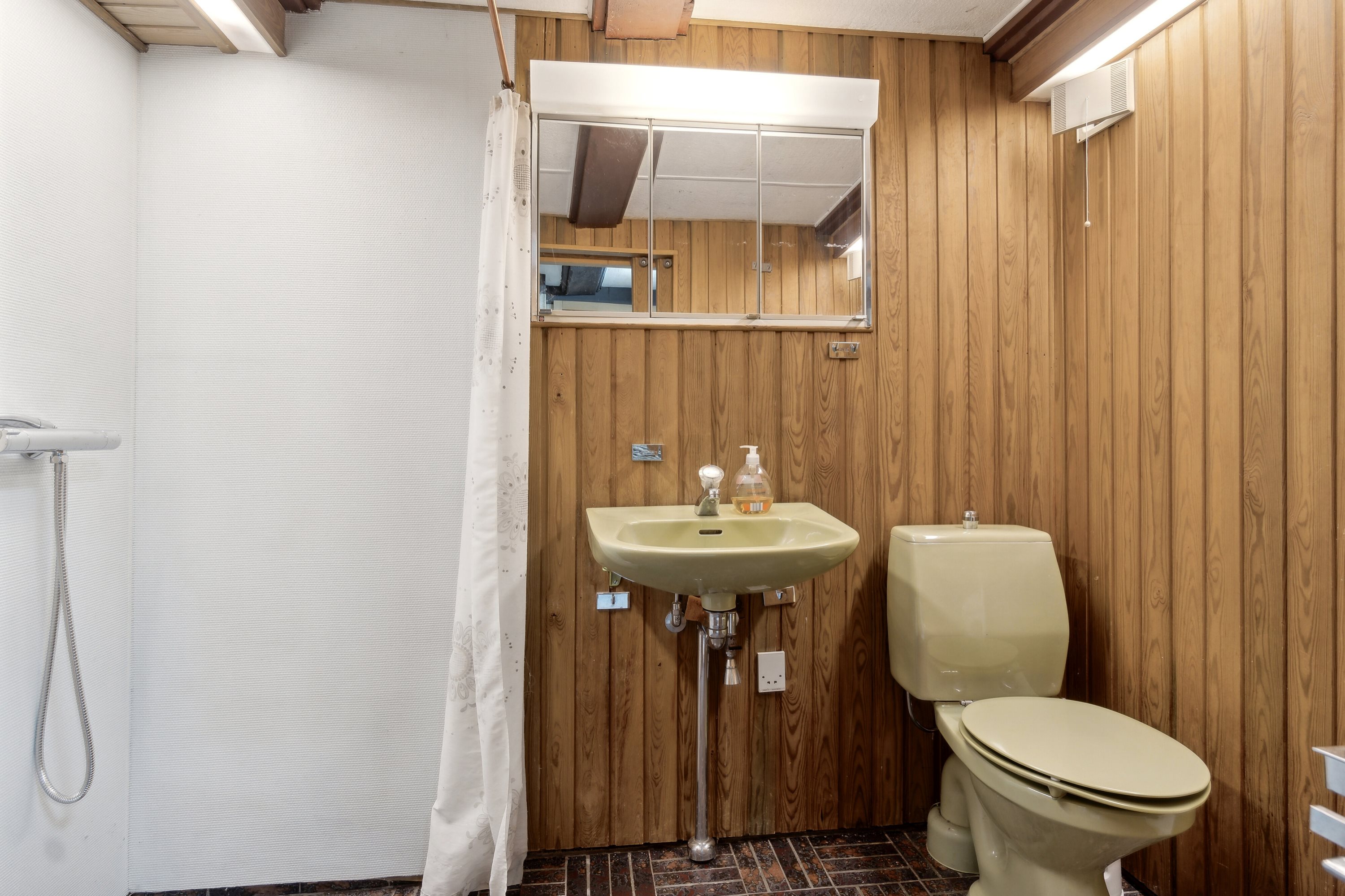 Fremhævet badeværelse billede i fuldskærmstilstand. Billede af Nyledsbakken 40, 4500 Nykøbing Sj