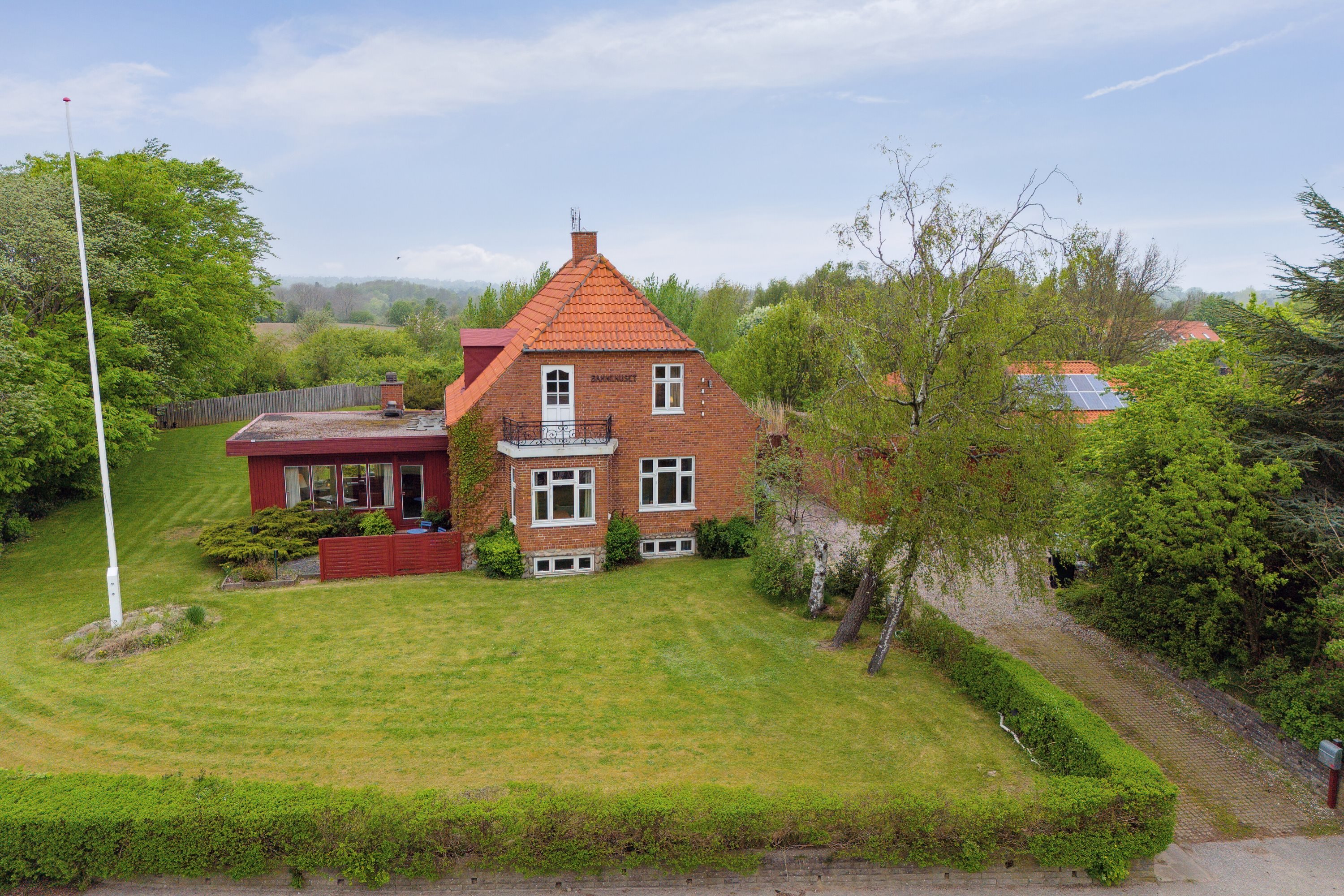 Fremhævet udendørs billede i fuldskærmstilstand. Billede af Nyledsbakken 40, 4500 Nykøbing Sj