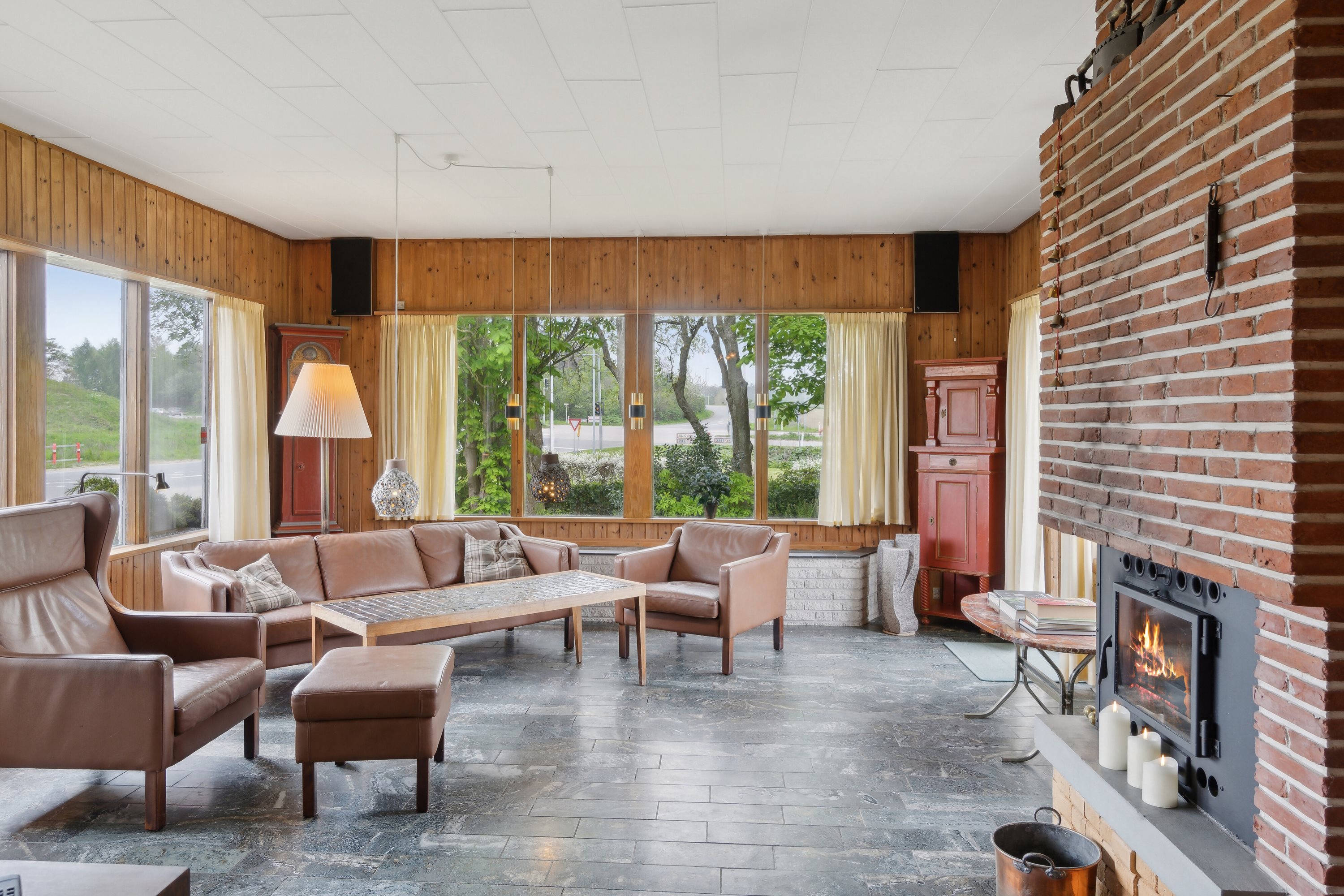 Fremhævet stue billede i fuldskærmstilstand. Billede af Nyledsbakken 40, 4500 Nykøbing Sj