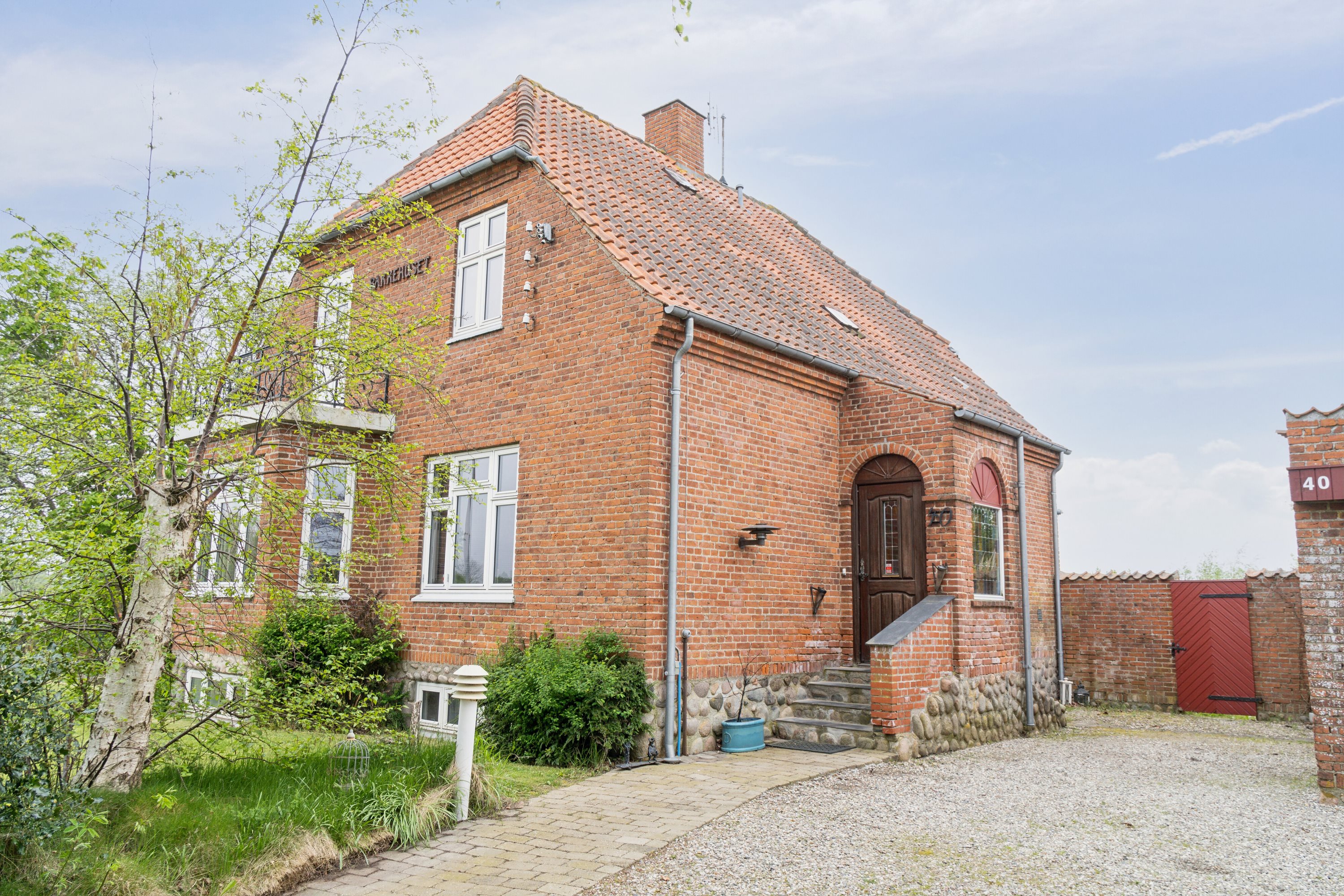 Miniaturebillede 2: set fra vejen. Billede af Nyledsbakken 40, 4500 Nykøbing Sj