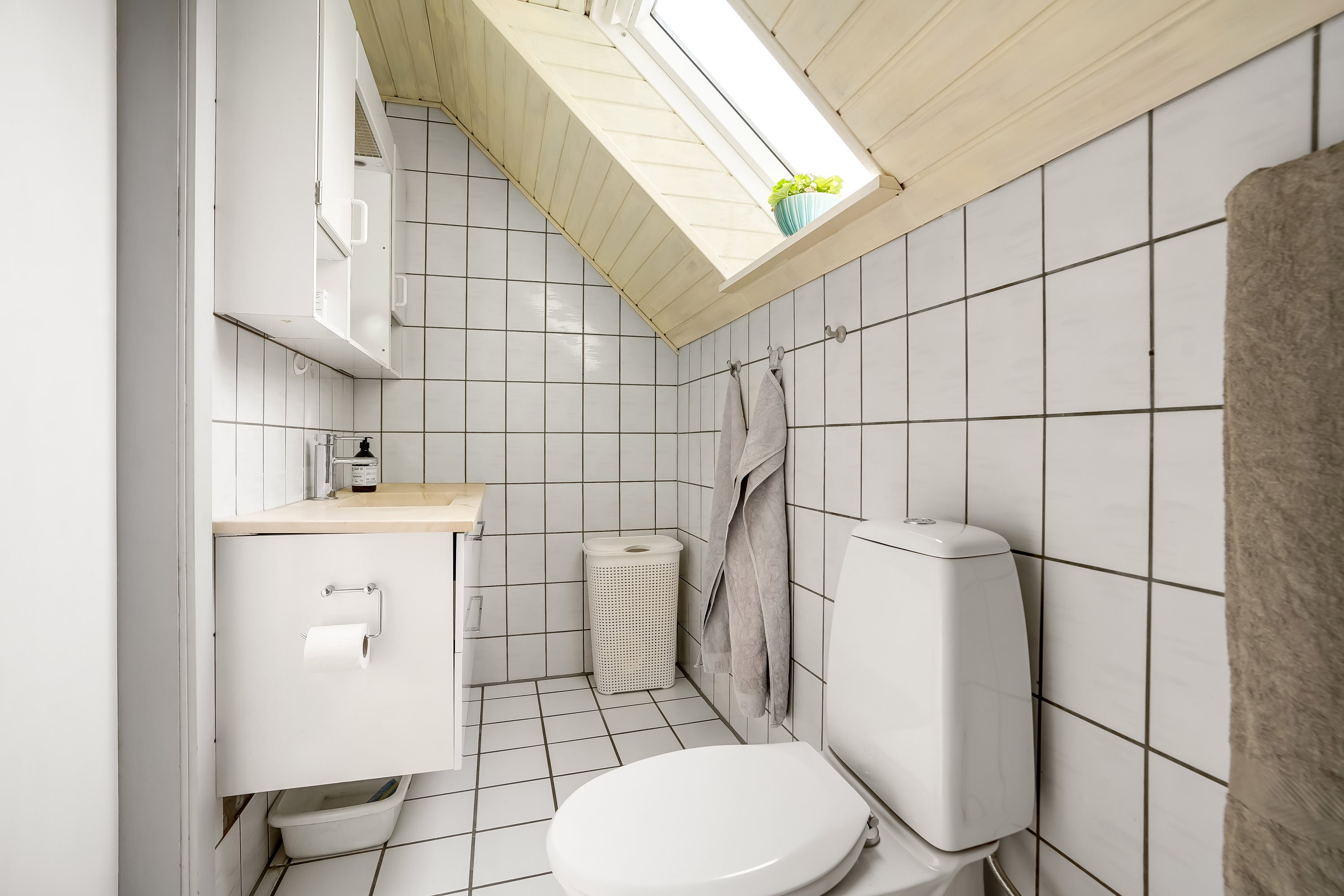 Fremhævet toilet billede i fuldskærmstilstand. Billede af Sdr. Vissingvej 1, Sdr Vissing, 8740 Brædstrup