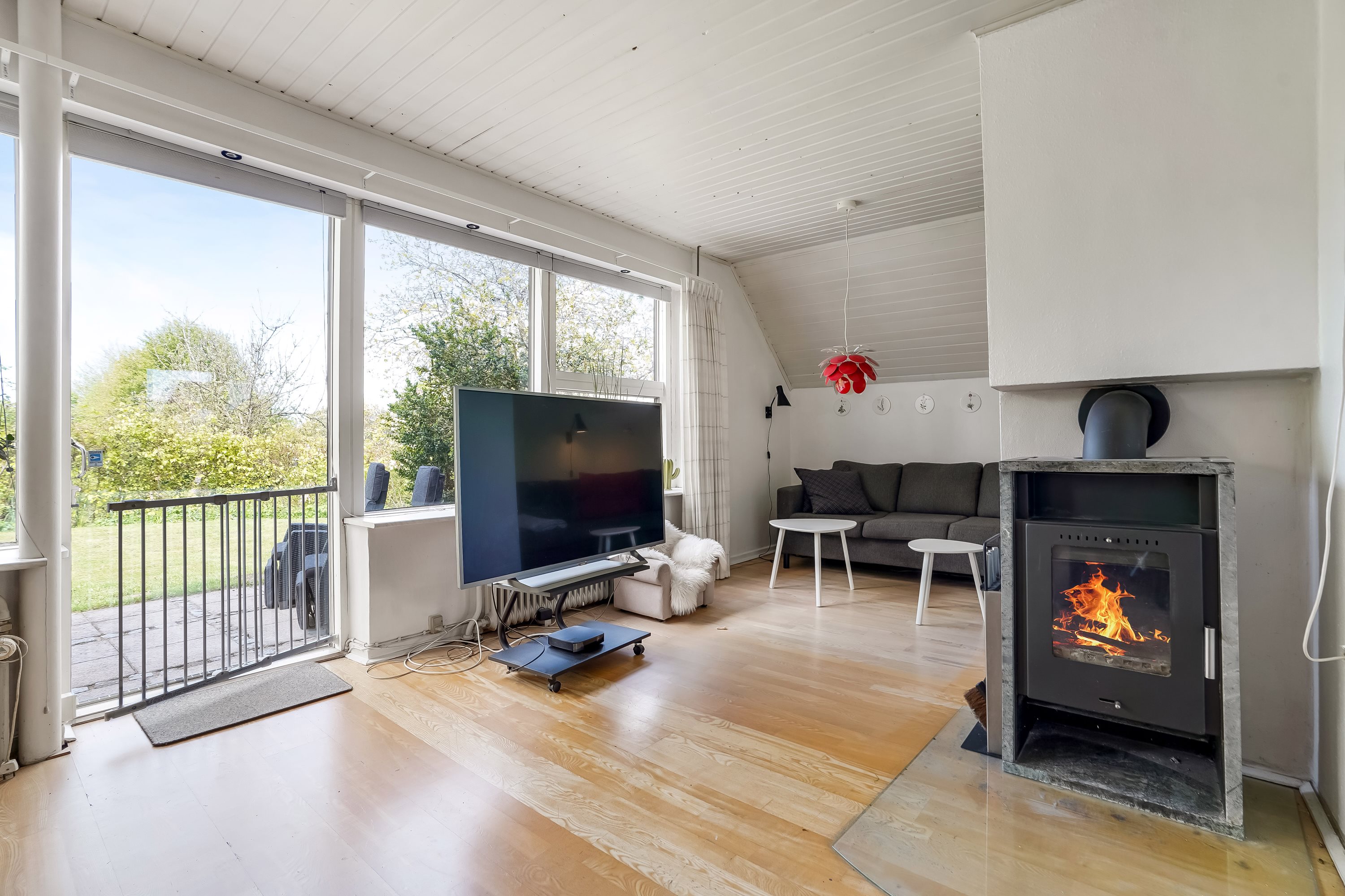 Fremhævet stue billede i fuldskærmstilstand. Billede af Sdr. Vissingvej 1, Sdr Vissing, 8740 Brædstrup