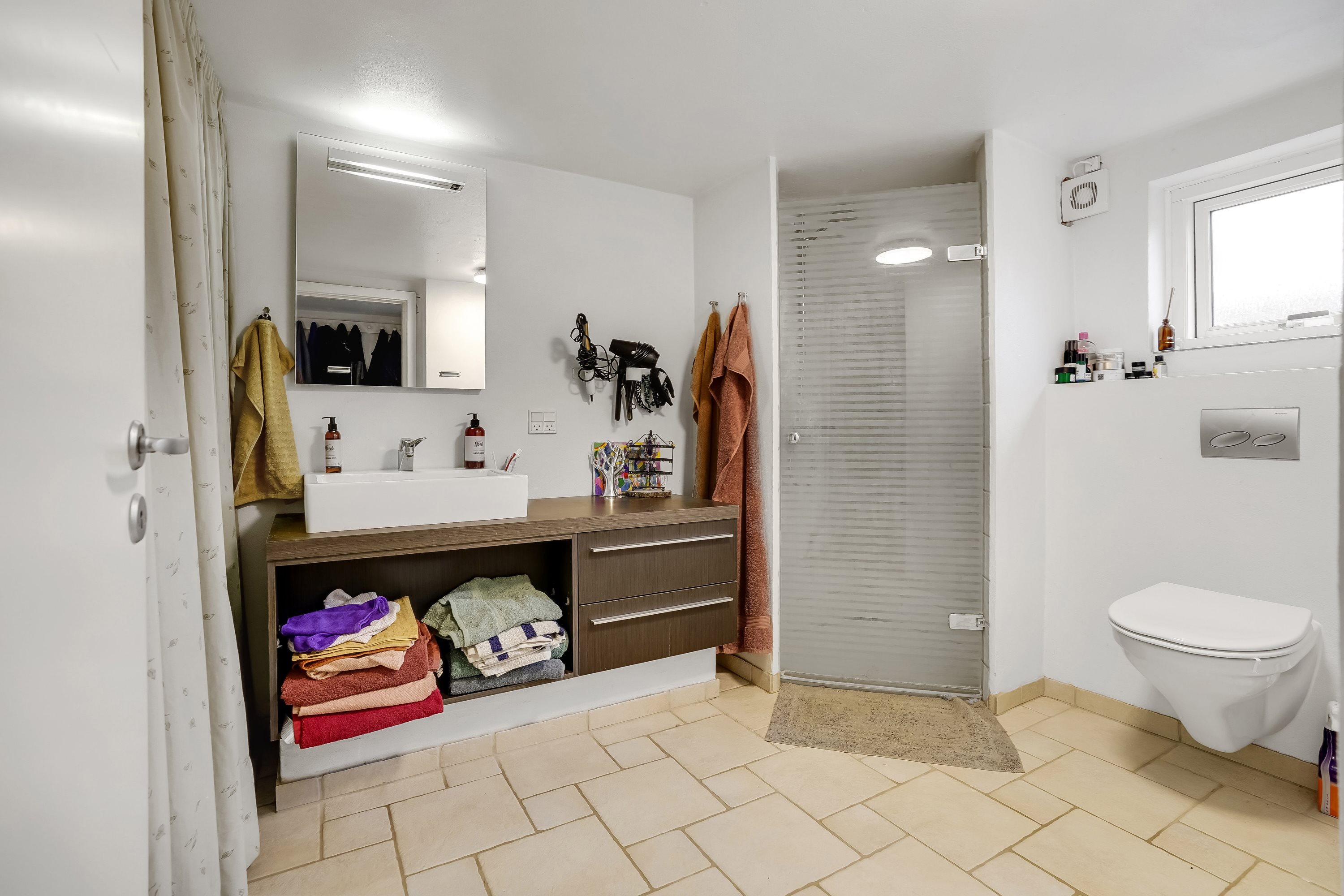 Fremhævet badeværelse billede i fuldskærmstilstand. Billede af Vindelevvej 13, Vindelev, 7300 Jelling