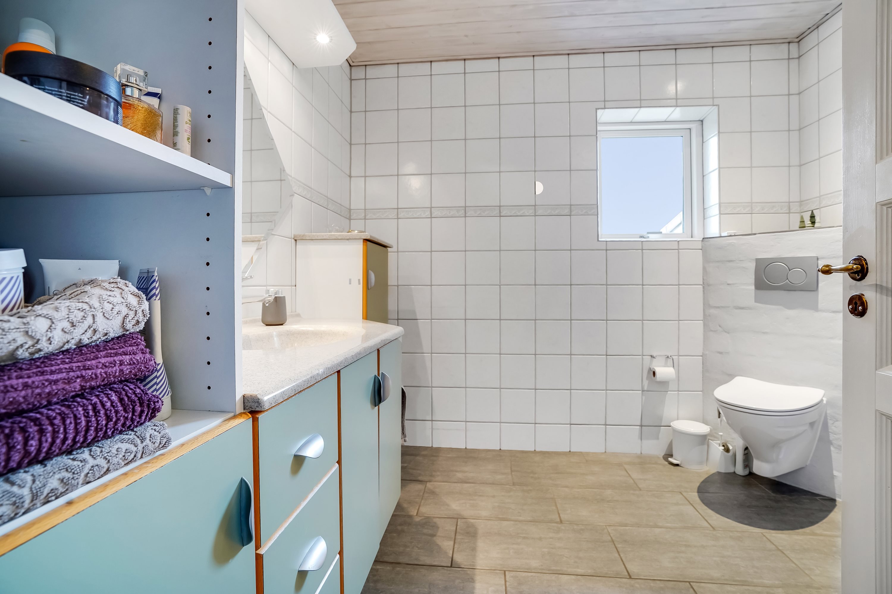 Fremhævet badeværelse billede i fuldskærmstilstand. Billede af Vindelevvej 13, Vindelev, 7300 Jelling