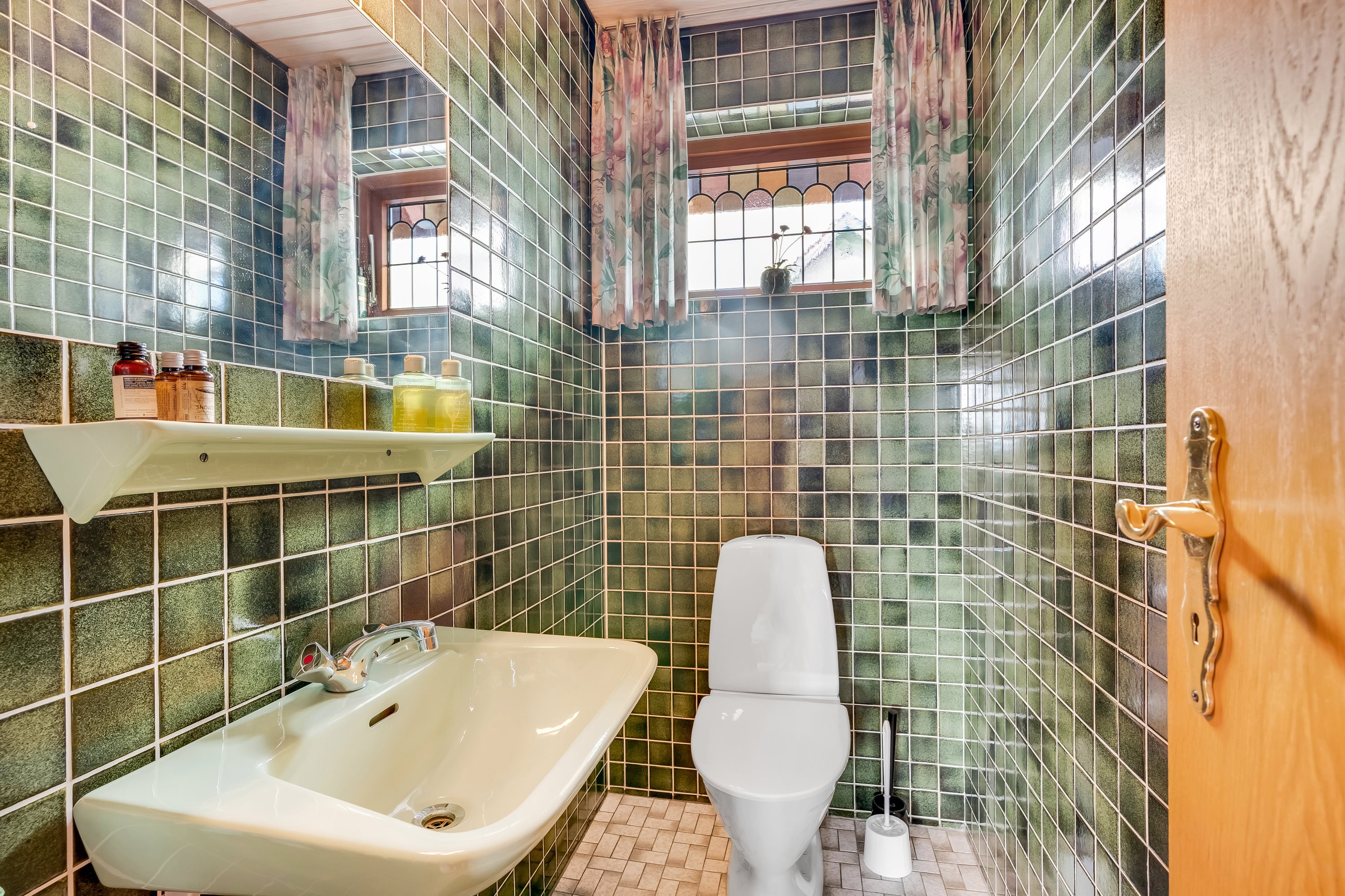 Fremhævet toilet billede i fuldskærmstilstand. Billede af Anholtvej 2, 7680 Thyborøn