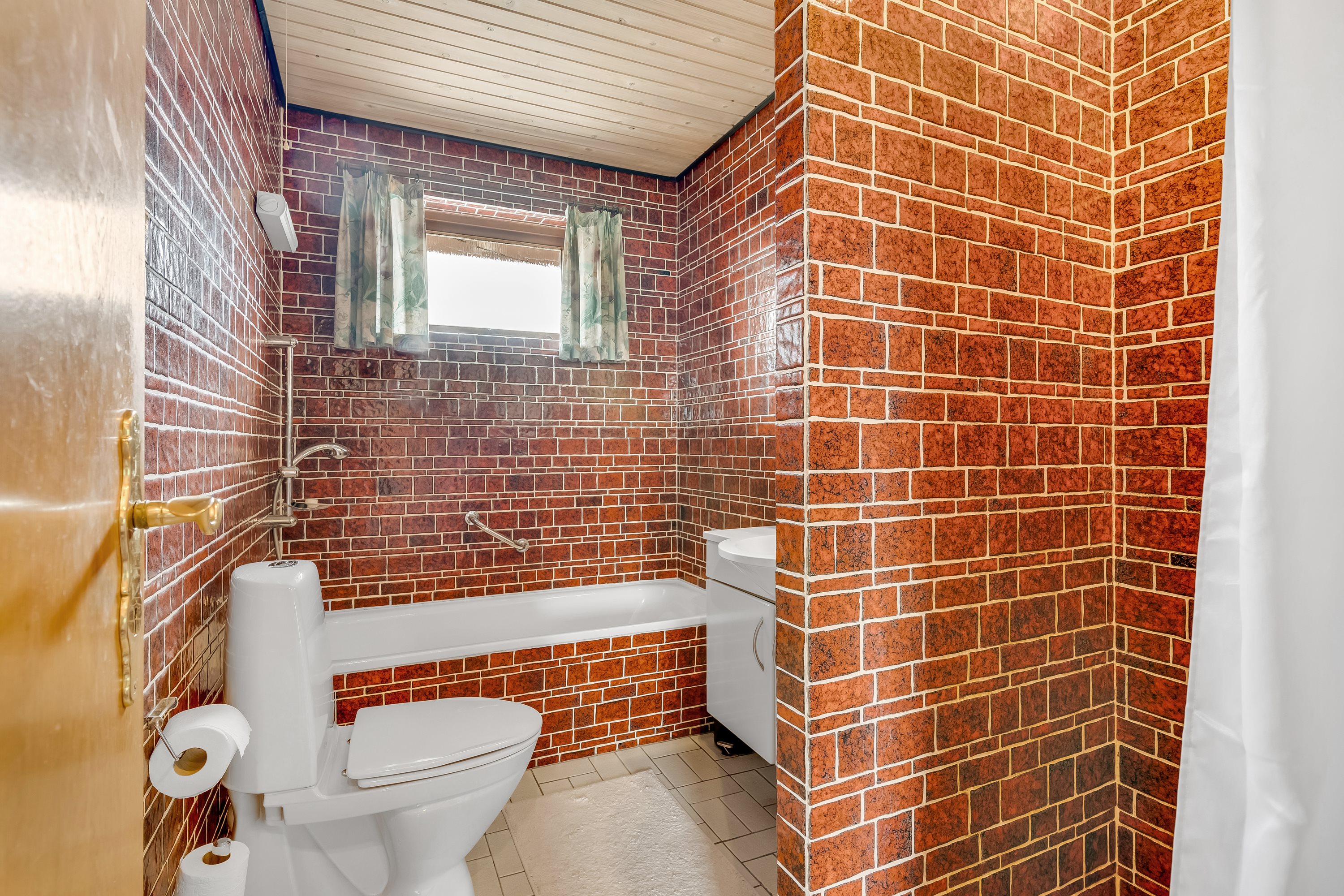 Fremhævet badeværelse billede i fuldskærmstilstand. Billede af Anholtvej 2, 7680 Thyborøn