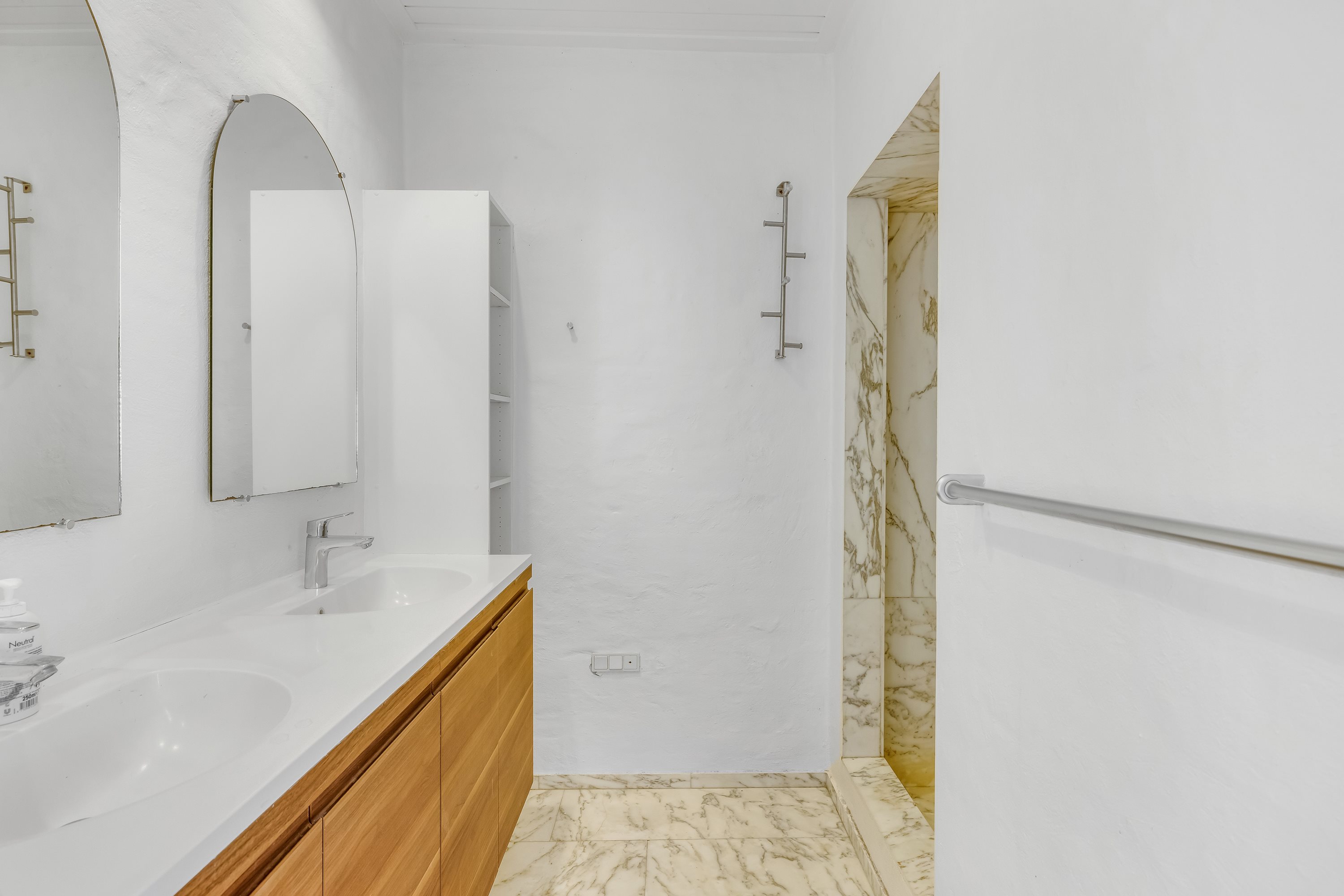 Fremhævet bad billede i fuldskærmstilstand. Billede af Langdalsvej 20, 8220 Brabrand