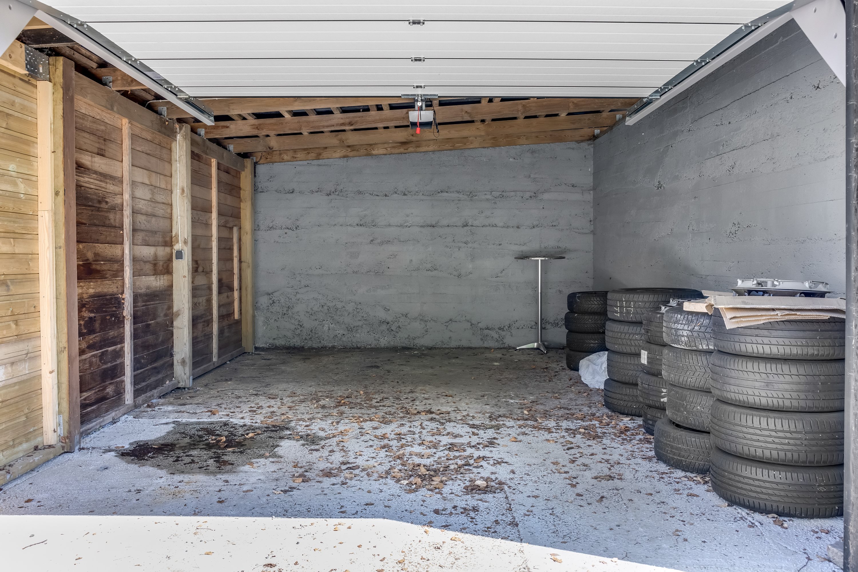 Fremhævet garage billede i fuldskærmstilstand. Billede af Langdalsvej 20, 8220 Brabrand