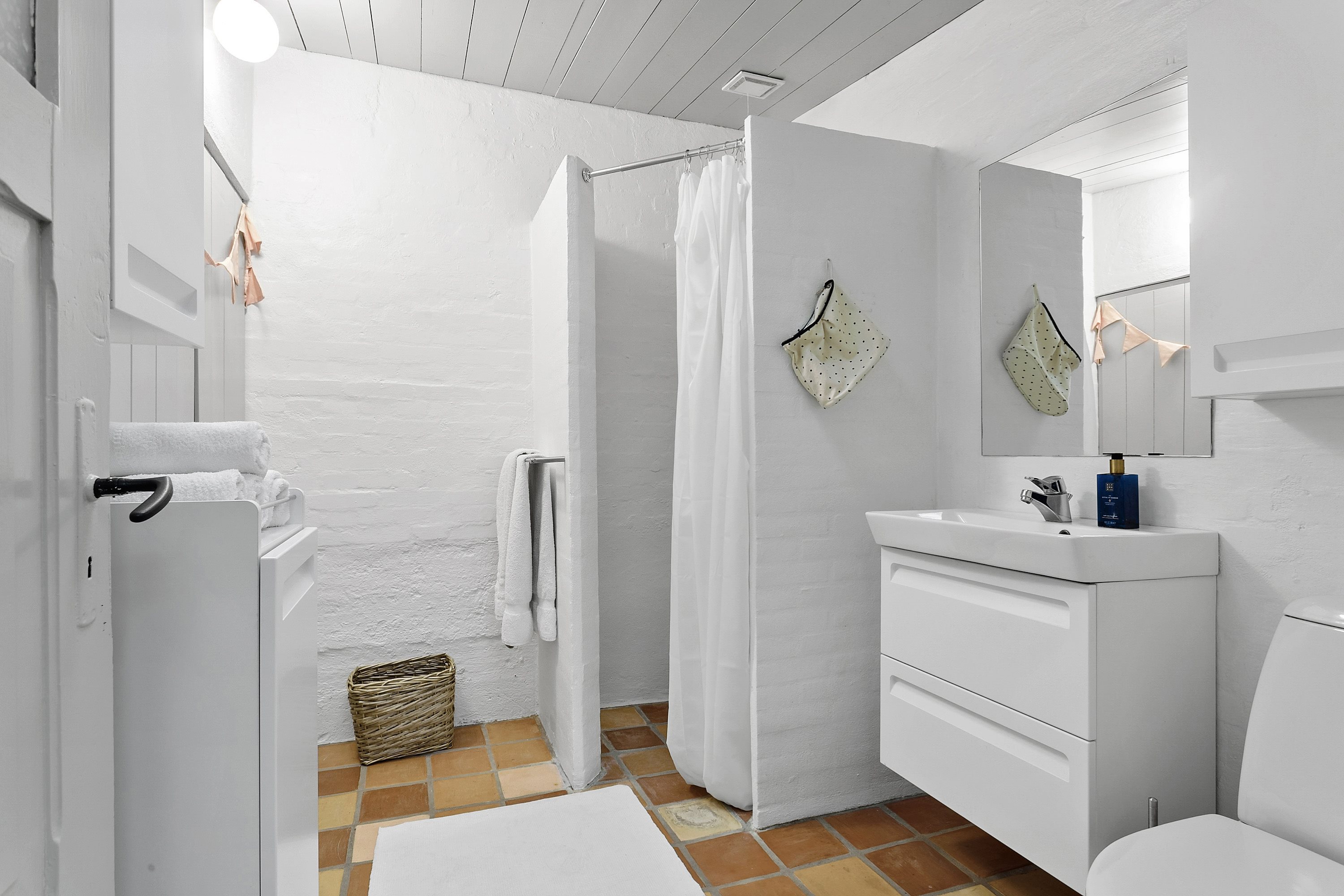 Fremhævet badeværelse billede i fuldskærmstilstand. Billede af Hægersgade 1, 6100 Haderslev