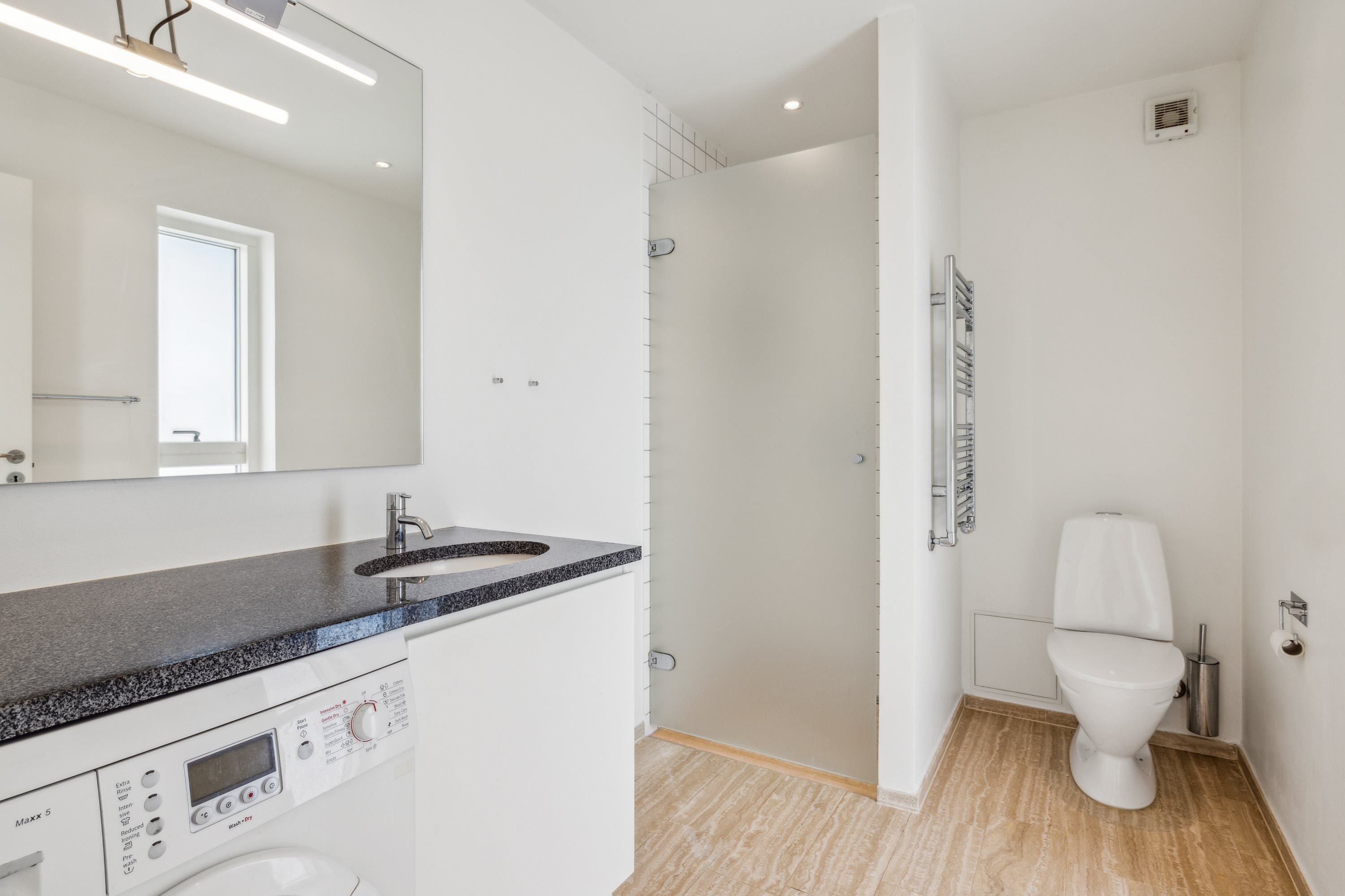 Fremhævet badeværelse billede i fuldskærmstilstand. Billede af Lübker Allé 13, 1., 8581 Nimtofte