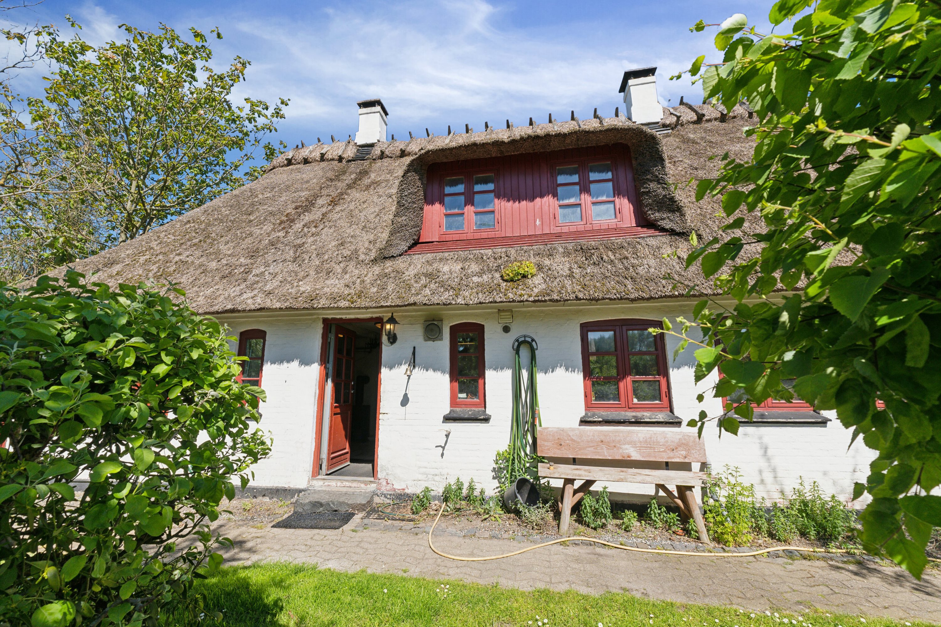 Fremhævet set fra vejen billede i fuldskærmstilstand. Billede af Selleshøjvænget 6, Højby, 5260 Odense S