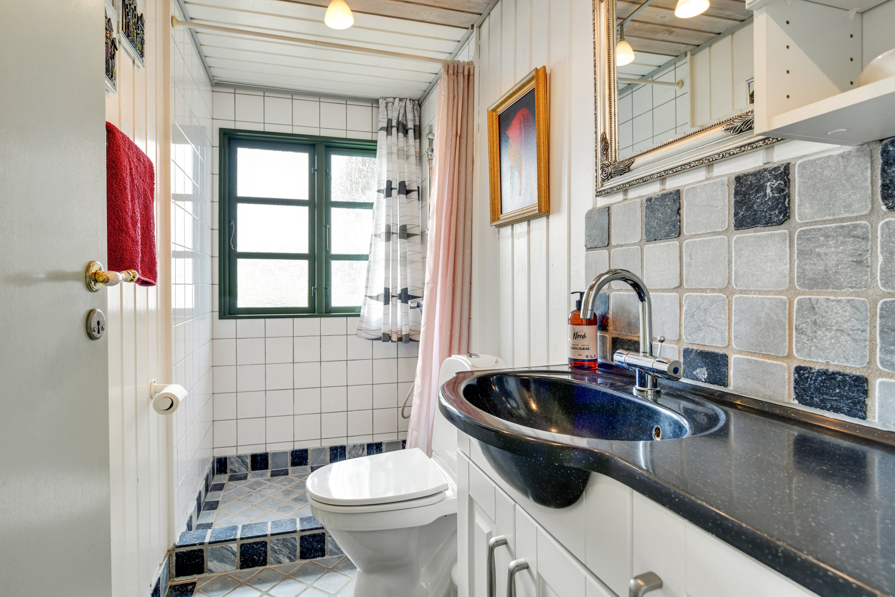 Fremhævet badeværelse billede i fuldskærmstilstand. Billede af Skræddermarken 3, Sønderho, 6720 Fanø