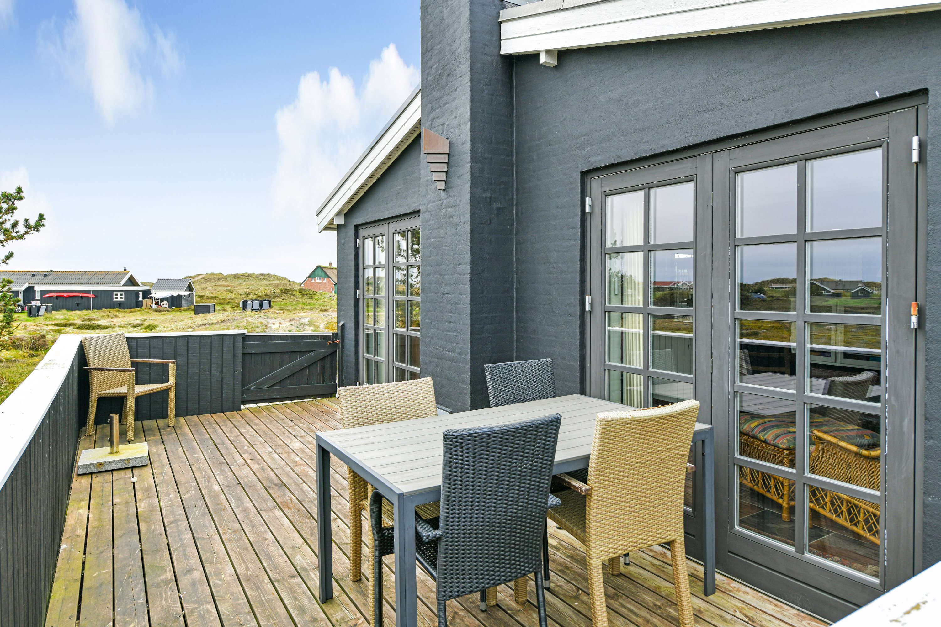 Fremhævet terrasse billede i fuldskærmstilstand. Billede af Skræddermarken 3, Sønderho, 6720 Fanø