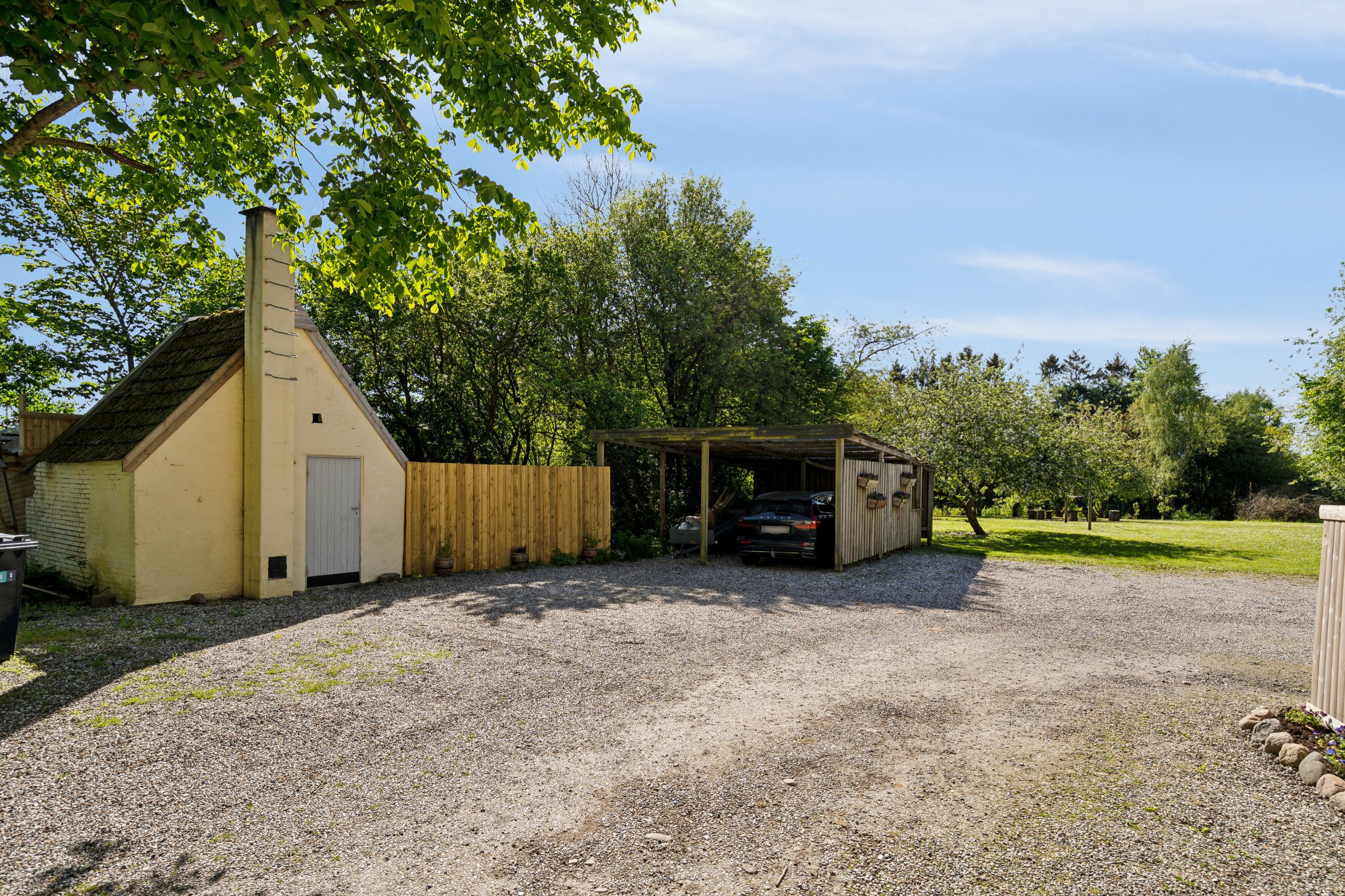 Fremhævet set fra vejen billede i fuldskærmstilstand. Billede af Volderslev Bygade 7B, Volderslev, 5260 Odense S