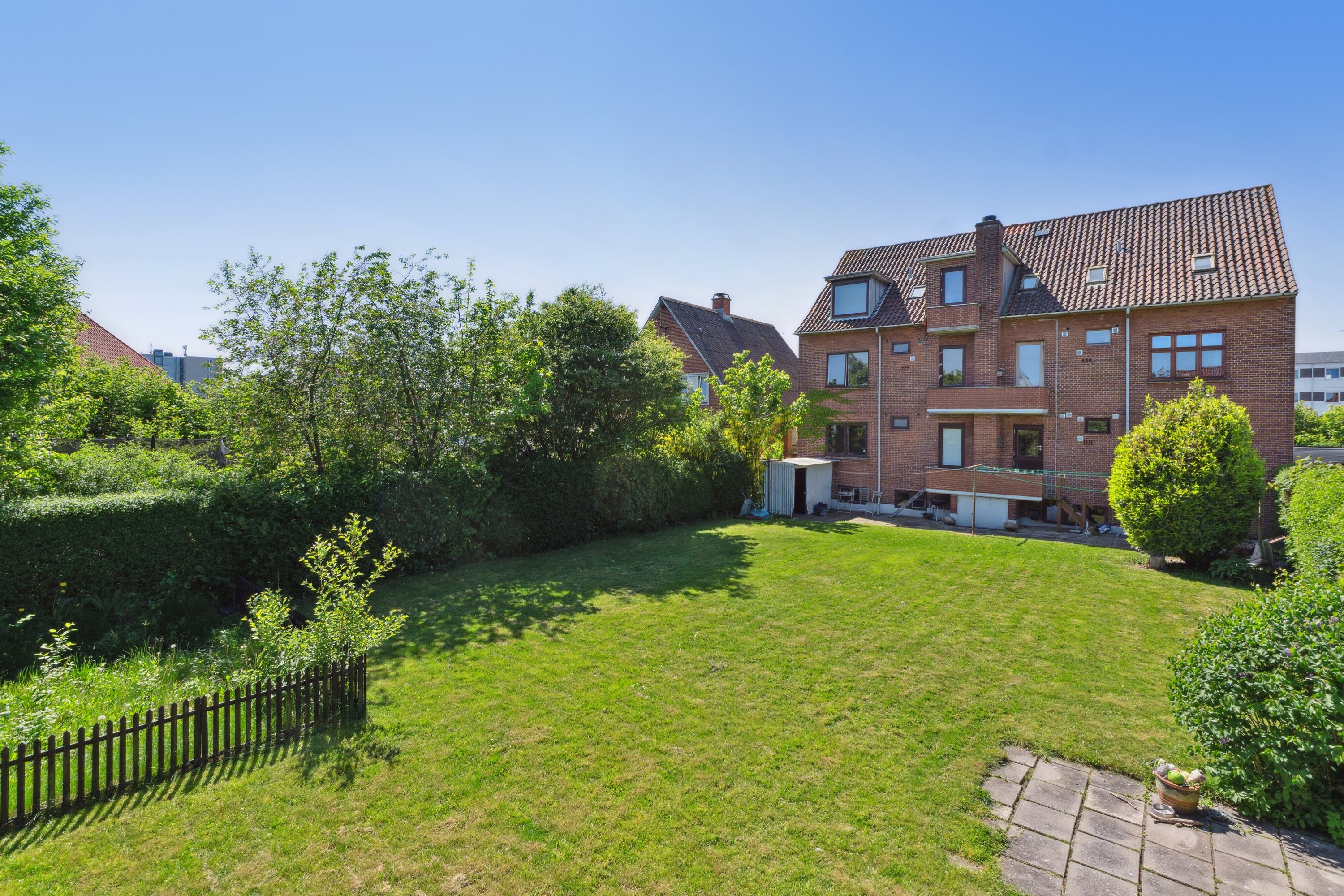 Fremhævet set fra haven billede i fuldskærmstilstand. Billede af Frederik 3.s Vej 17, 1. tv., 7000 Fredericia