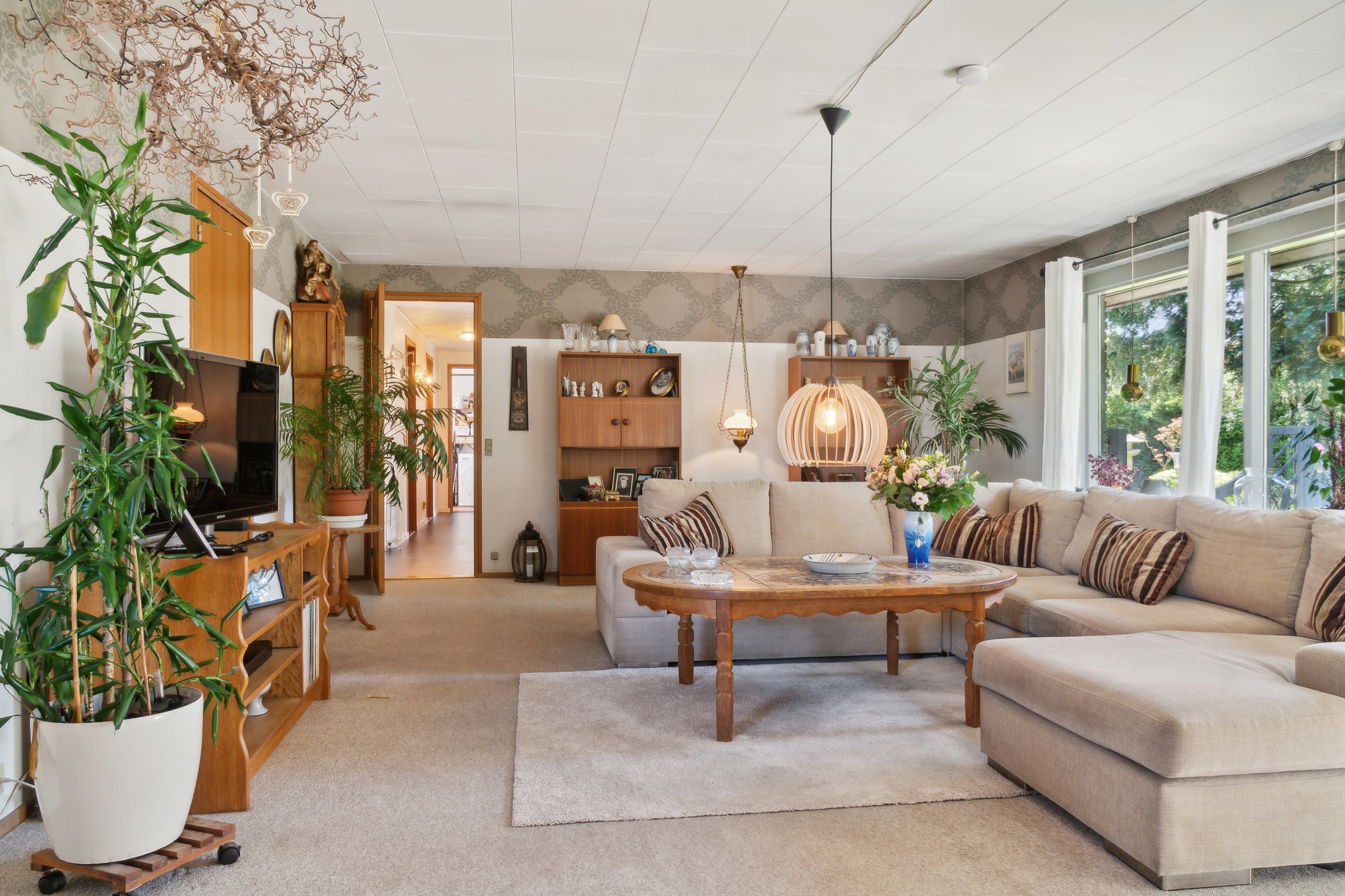 Fremhævet stue billede i fuldskærmstilstand. Billede af Solbærvej 1, 4735 Mern