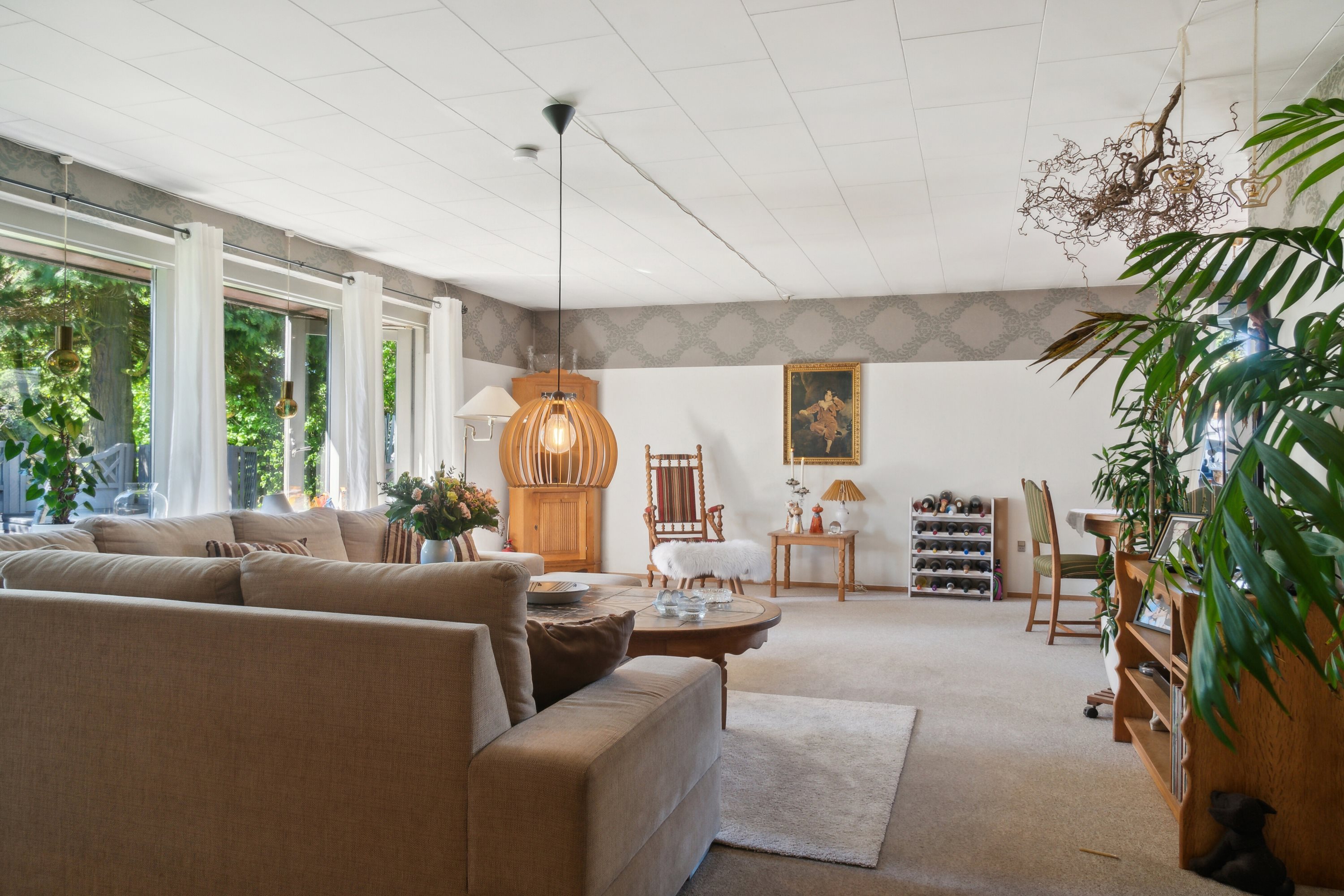 Fremhævet stue billede i fuldskærmstilstand. Billede af Solbærvej 1, 4735 Mern