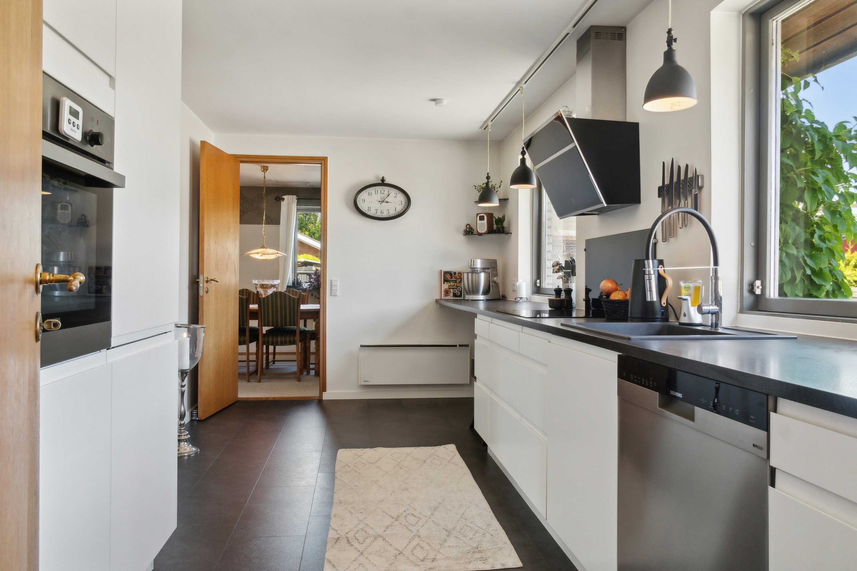 Miniaturebillede 2: køkken. Billede af Solbærvej 1, 4735 Mern