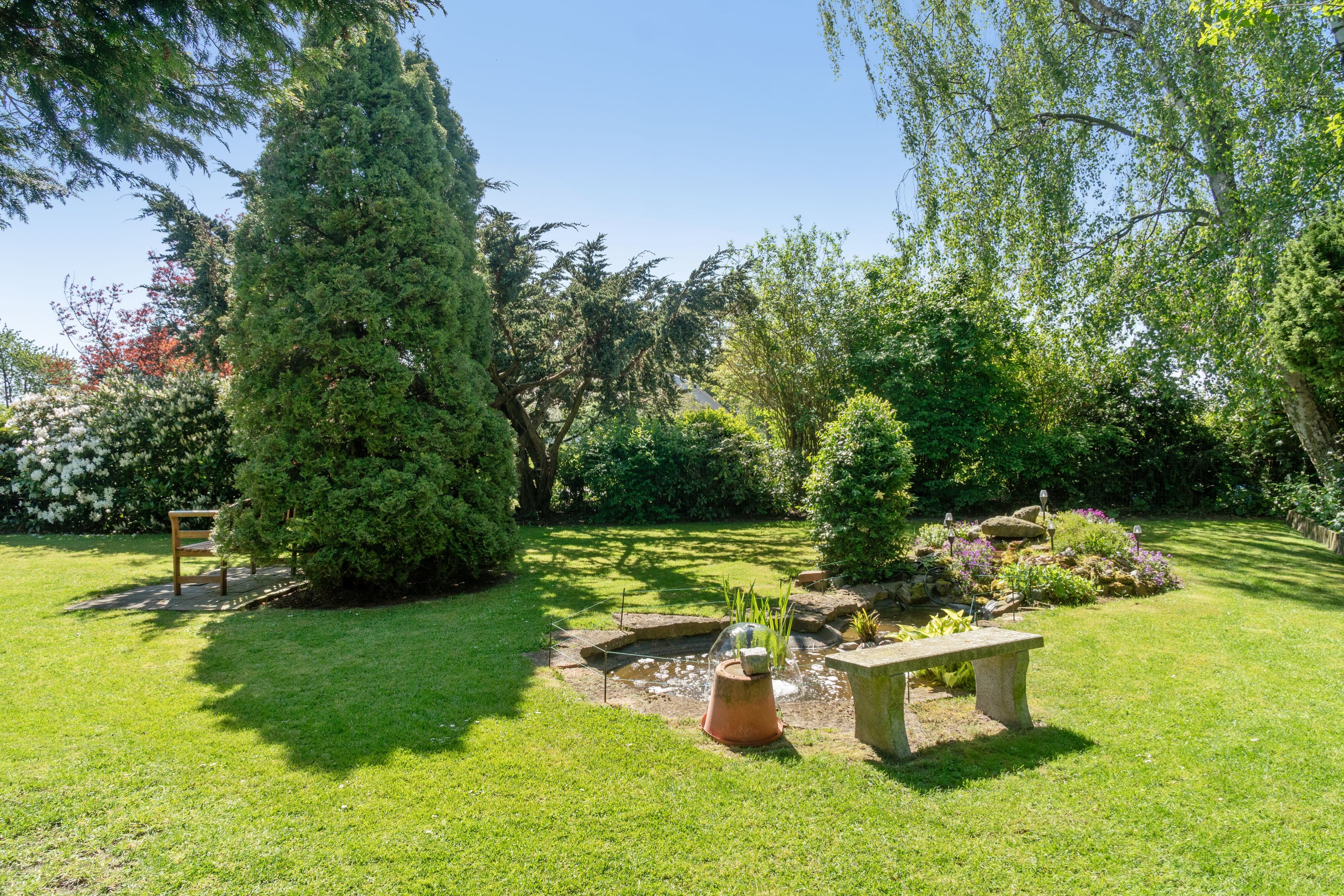 Fremhævet udendørs billede i fuldskærmstilstand. Billede af Solbærvej 1, 4735 Mern