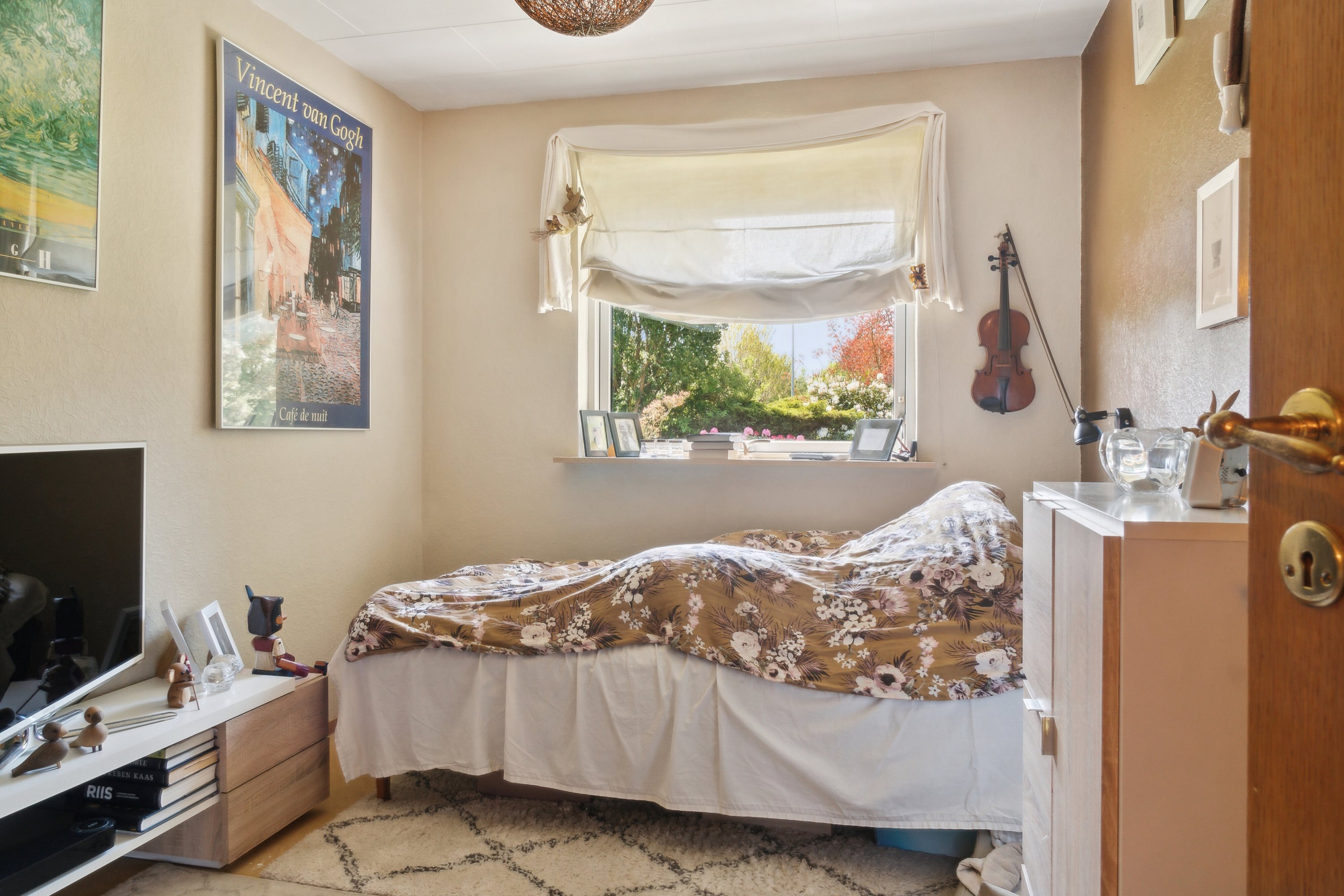 Fremhævet soveværelse billede i fuldskærmstilstand. Billede af Solbærvej 1, 4735 Mern