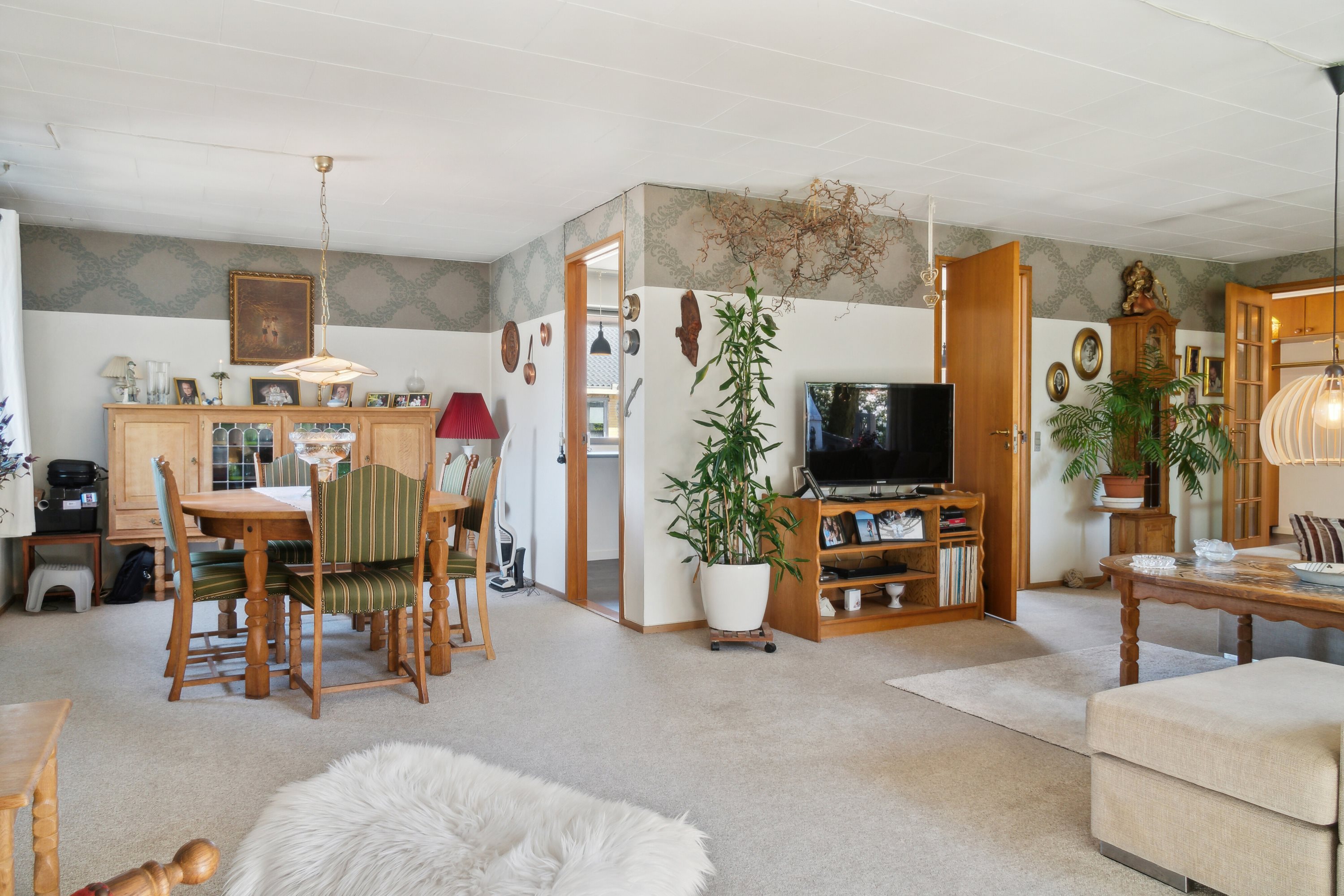 Fremhævet stue billede i fuldskærmstilstand. Billede af Solbærvej 1, 4735 Mern