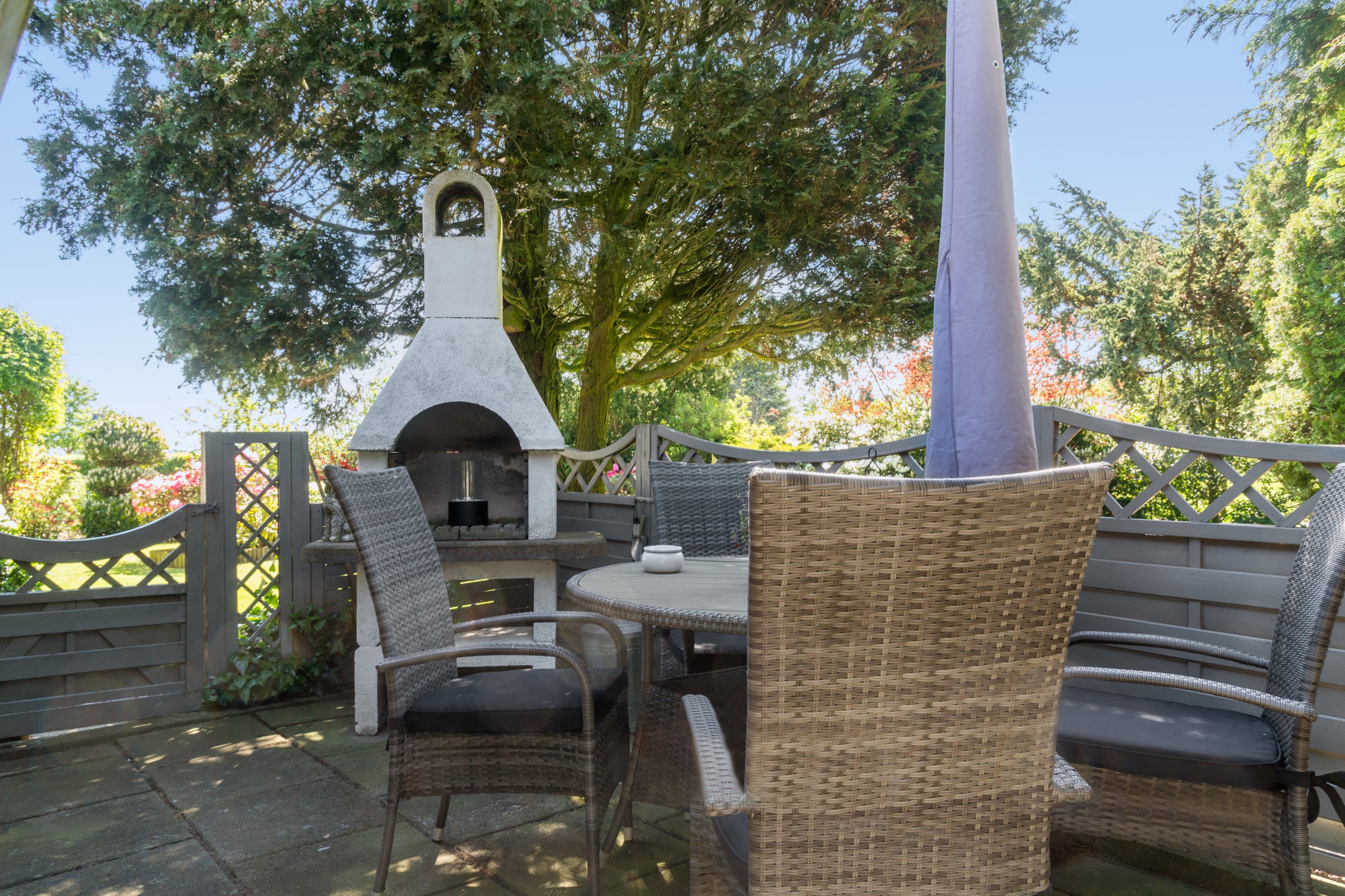 Fremhævet terrasse billede i fuldskærmstilstand. Billede af Solbærvej 1, 4735 Mern