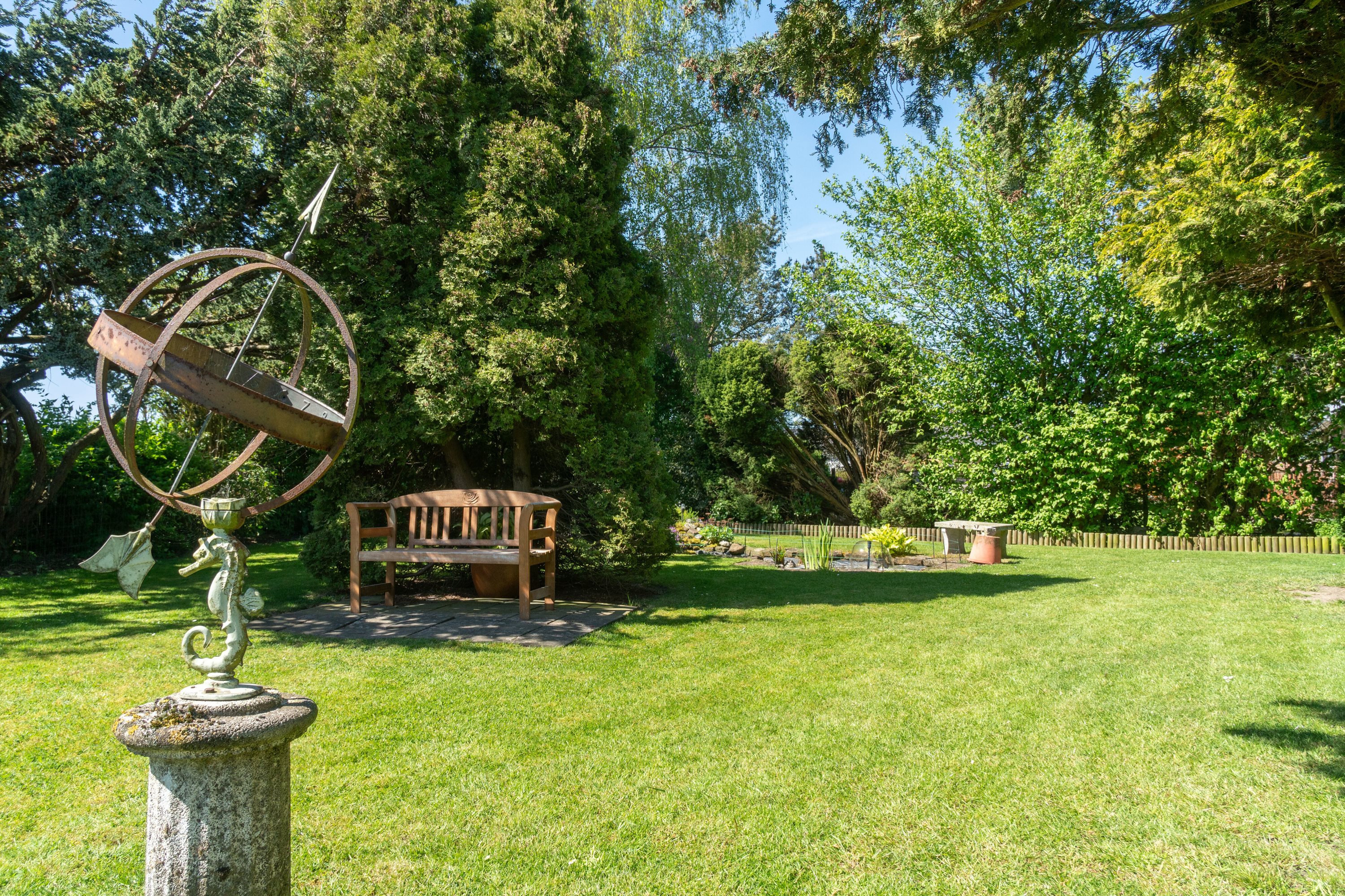 Fremhævet udendørs billede i fuldskærmstilstand. Billede af Solbærvej 1, 4735 Mern