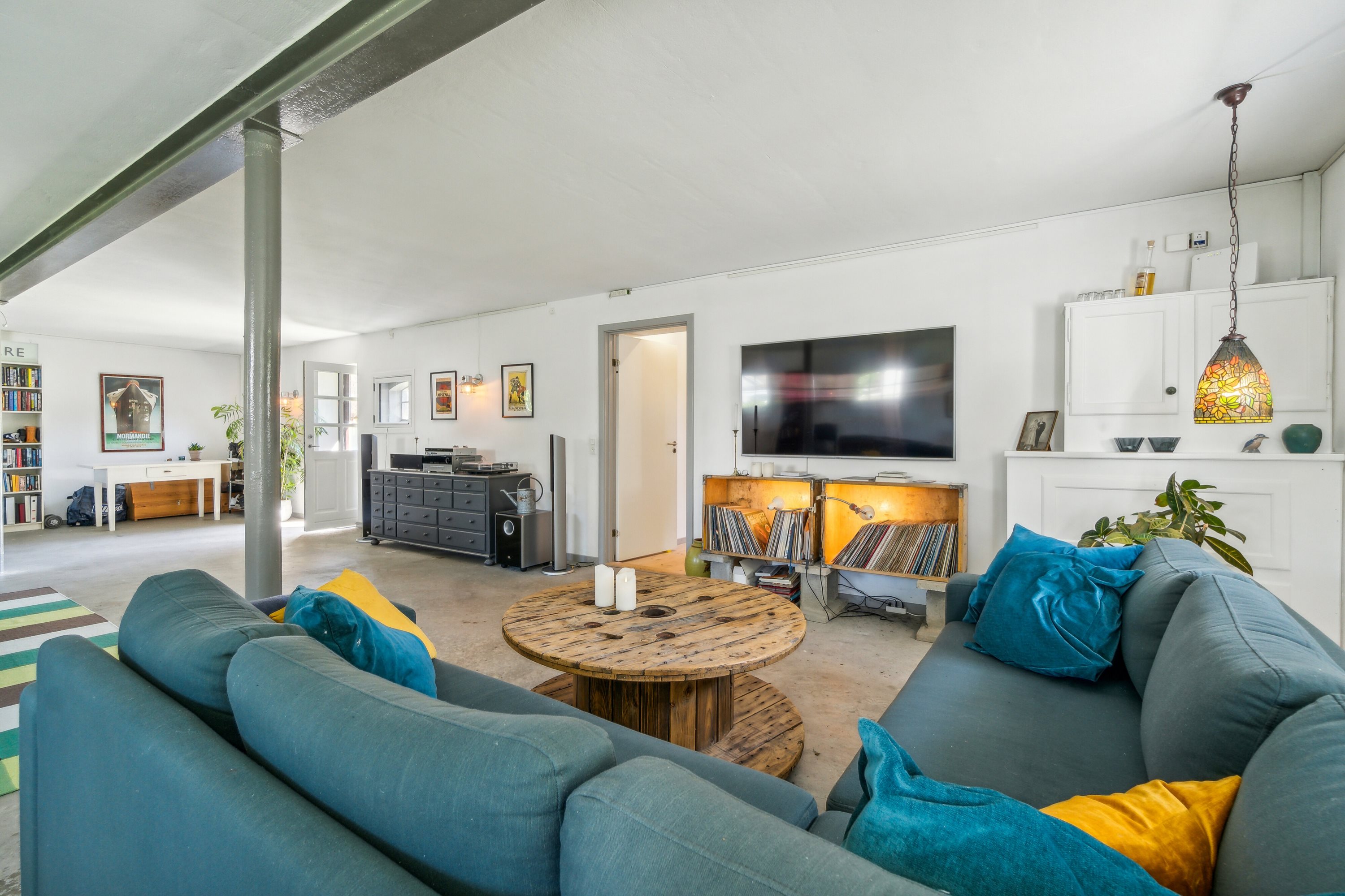 Fremhævet stue billede i fuldskærmstilstand. Billede af Østrupvej 103, Østrup, 3670 Veksø Sjælland