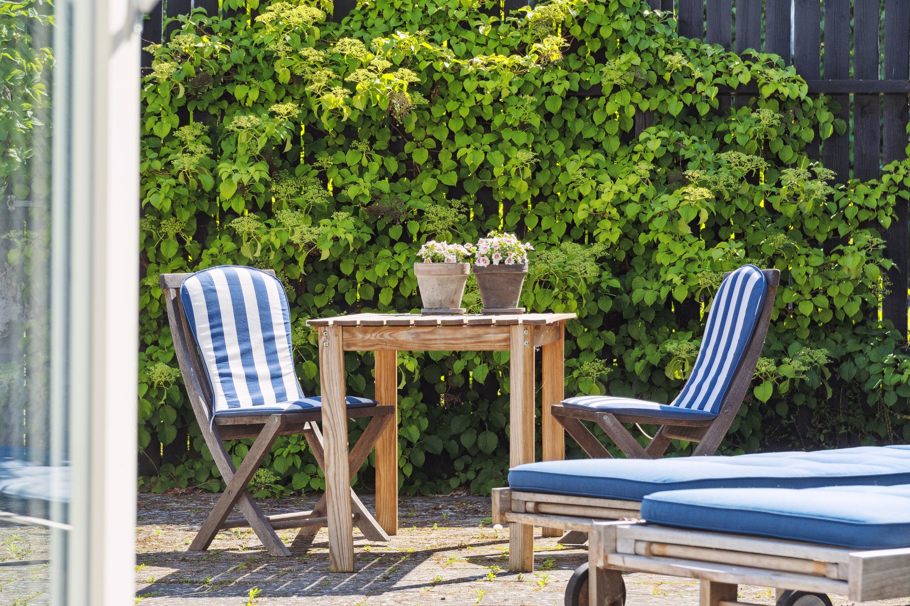 Fremhævet terrasse billede i fuldskærmstilstand. Billede af Østrupvej 103, Østrup, 3670 Veksø Sjælland