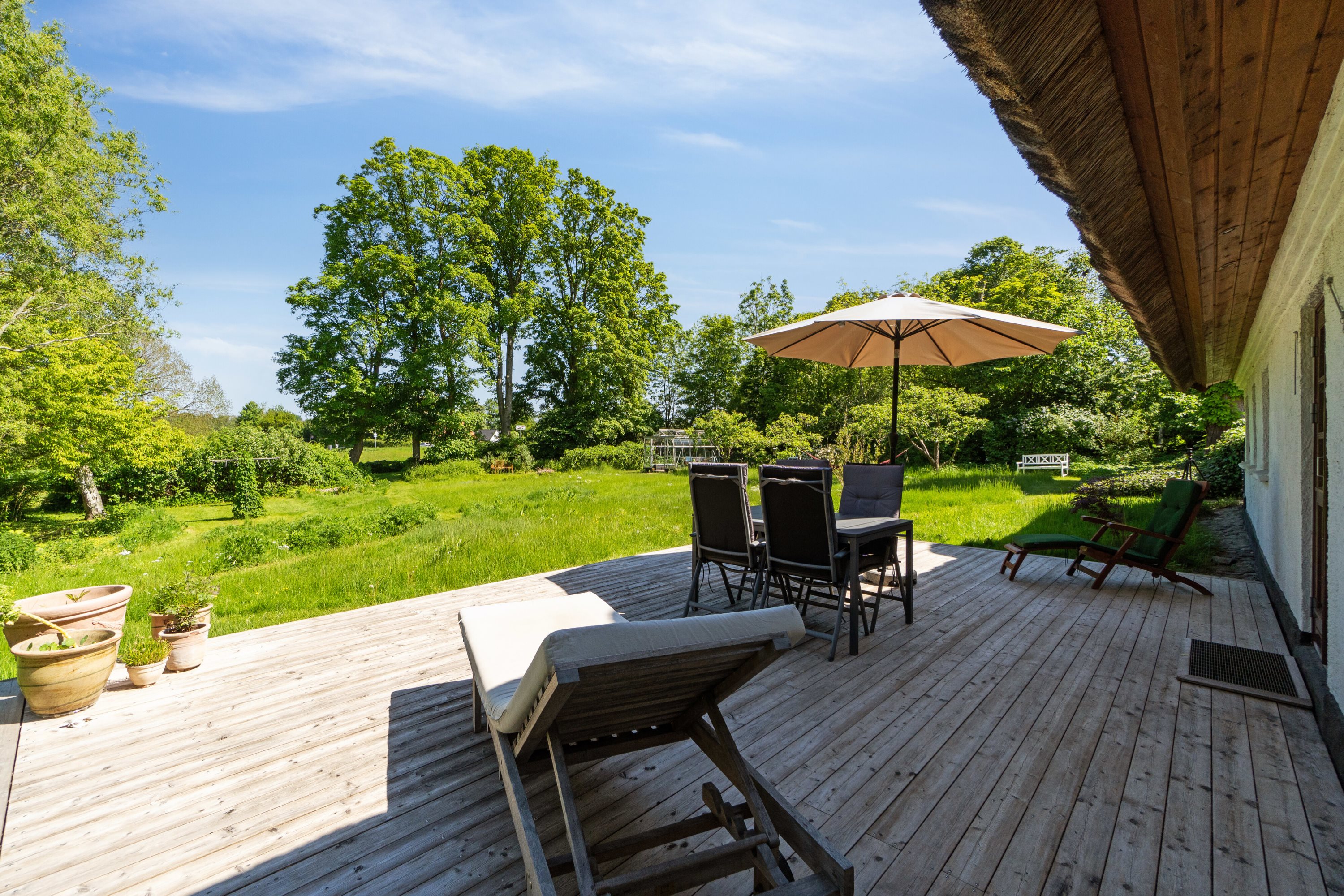 Fremhævet terrasse billede i fuldskærmstilstand. Billede af Østrupvej 103, Østrup, 3670 Veksø Sjælland