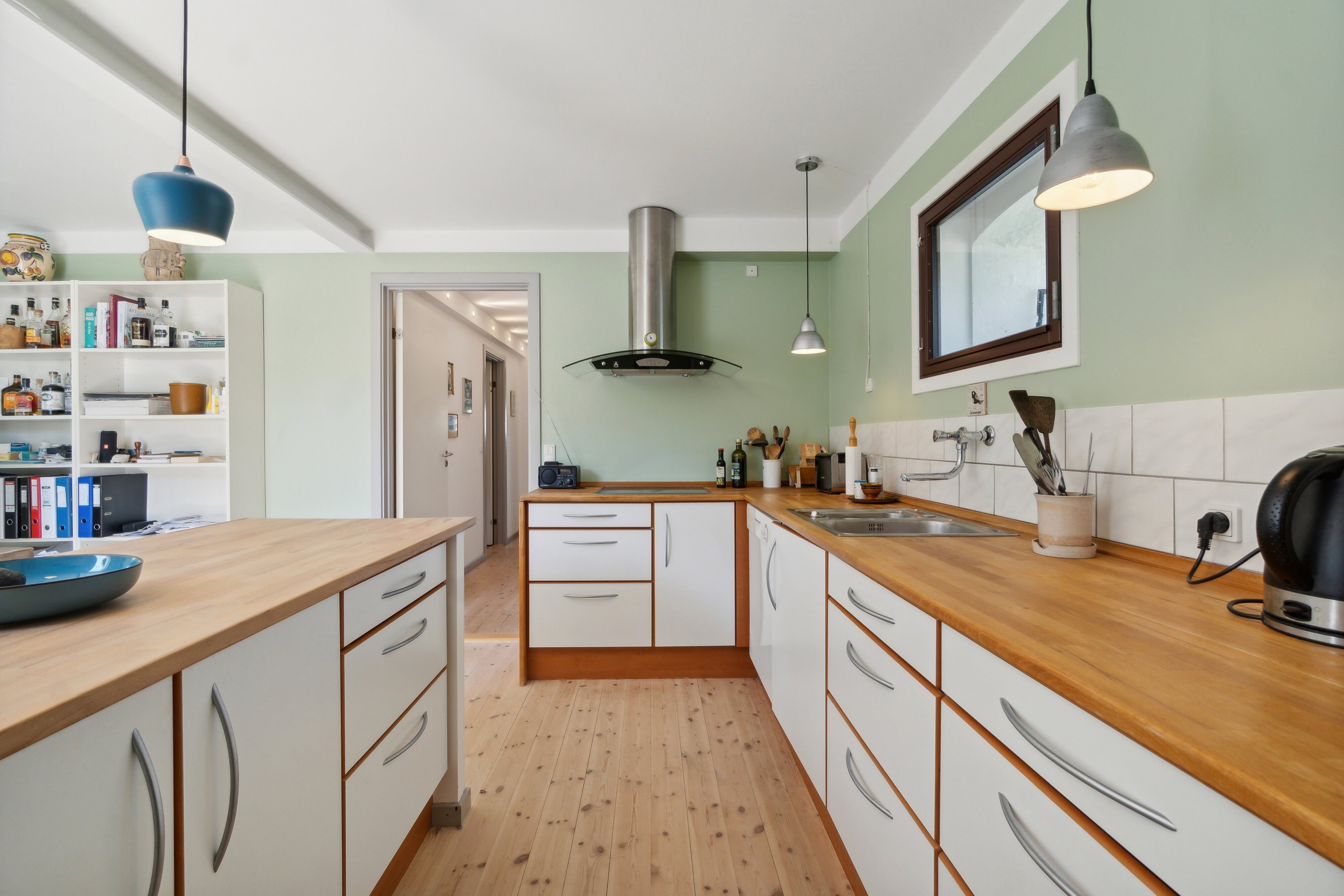 Fremhævet køkken billede i fuldskærmstilstand. Billede af Østrupvej 103, Østrup, 3670 Veksø Sjælland