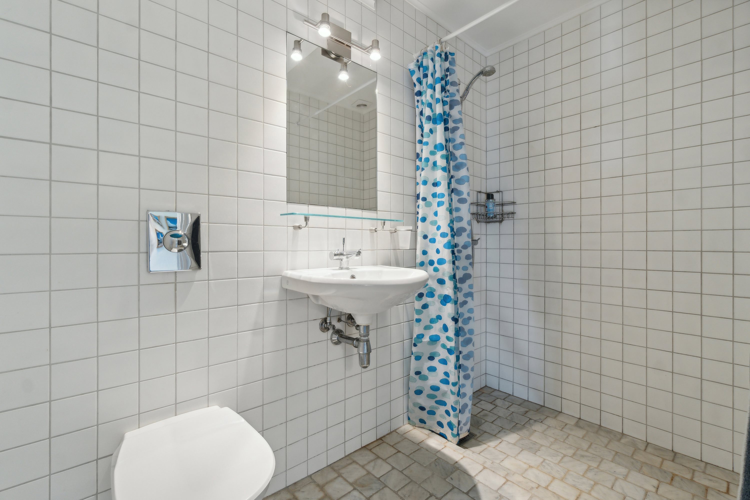 Fremhævet badeværelse billede i fuldskærmstilstand. Billede af Østrupvej 103, Østrup, 3670 Veksø Sjælland