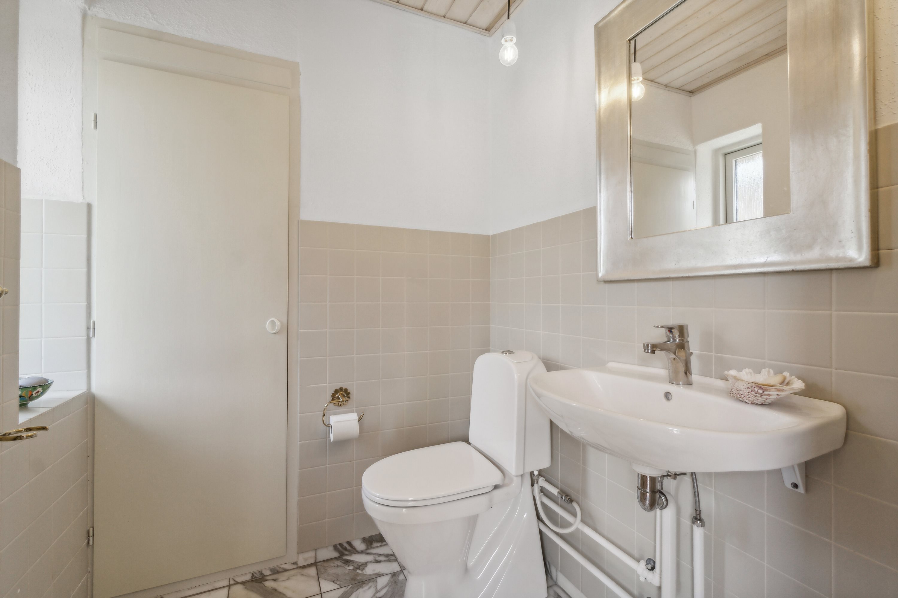 Fremhævet badeværelse billede i fuldskærmstilstand. Billede af Østrupvej 103, Østrup, 3670 Veksø Sjælland