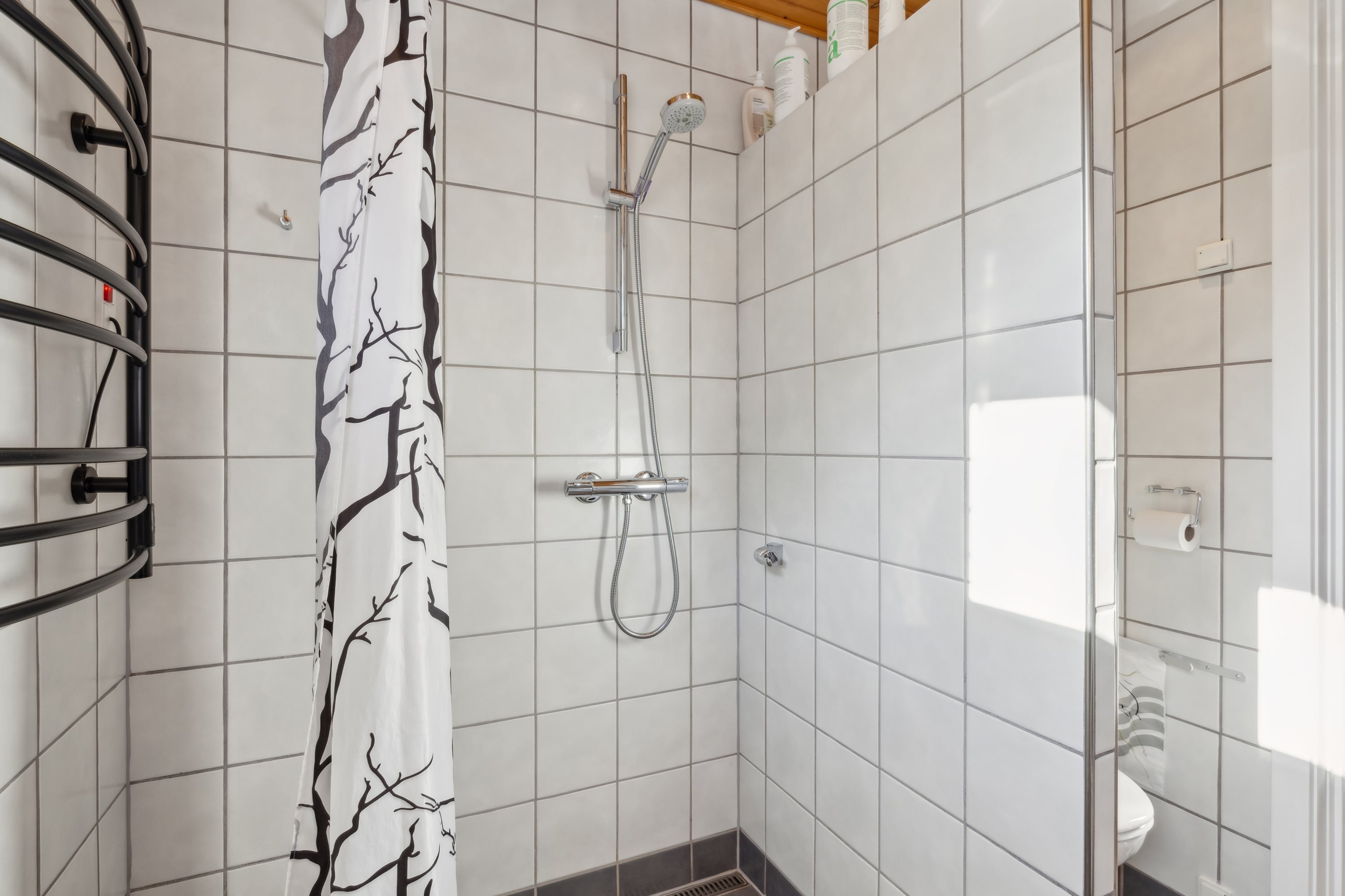 Fremhævet badeværelse billede i fuldskærmstilstand. Billede af Kistehøjvej 11, 8592 Anholt