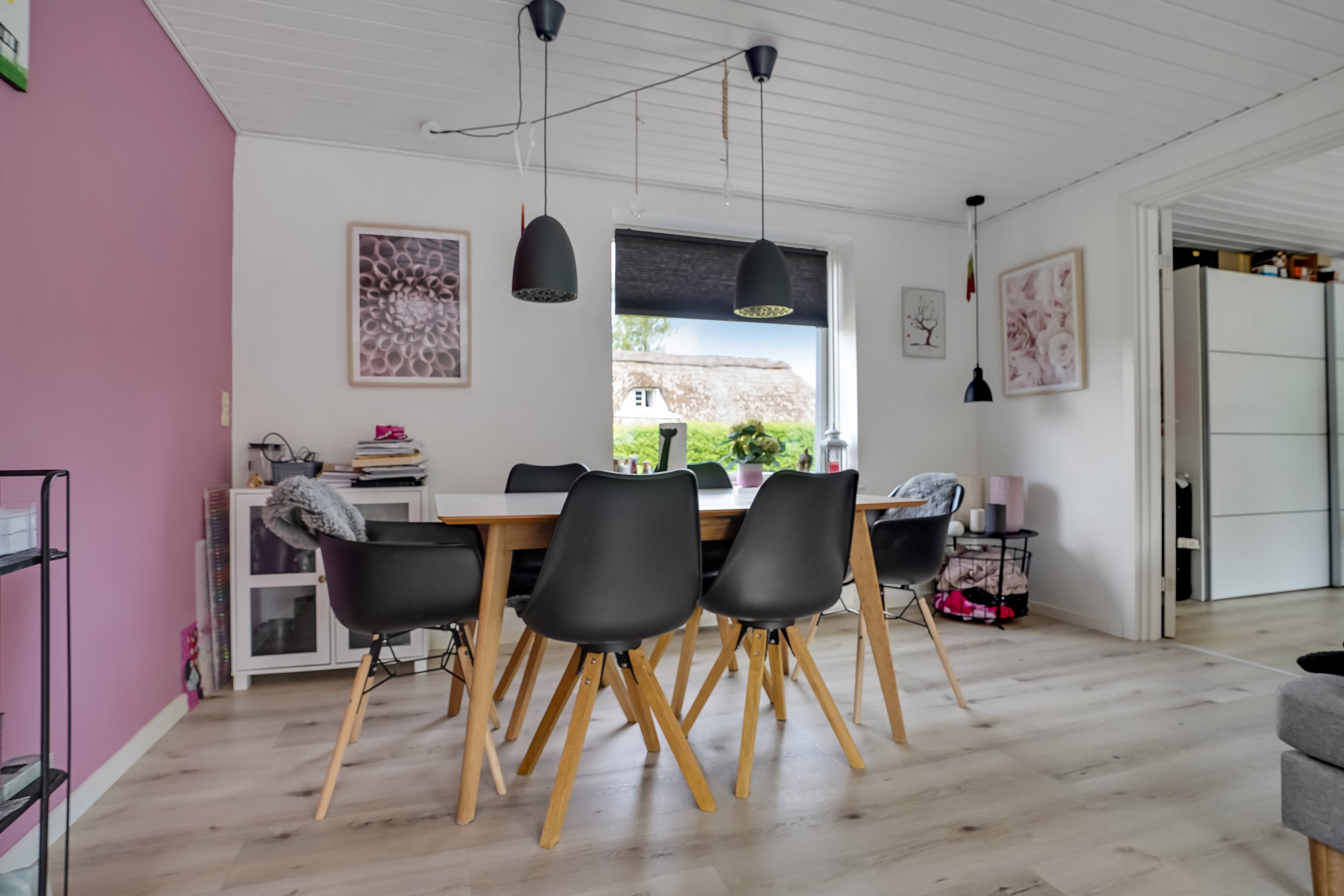 Fremhævet stue billede i fuldskærmstilstand. Billede af Østerled 3, 7171 Uldum